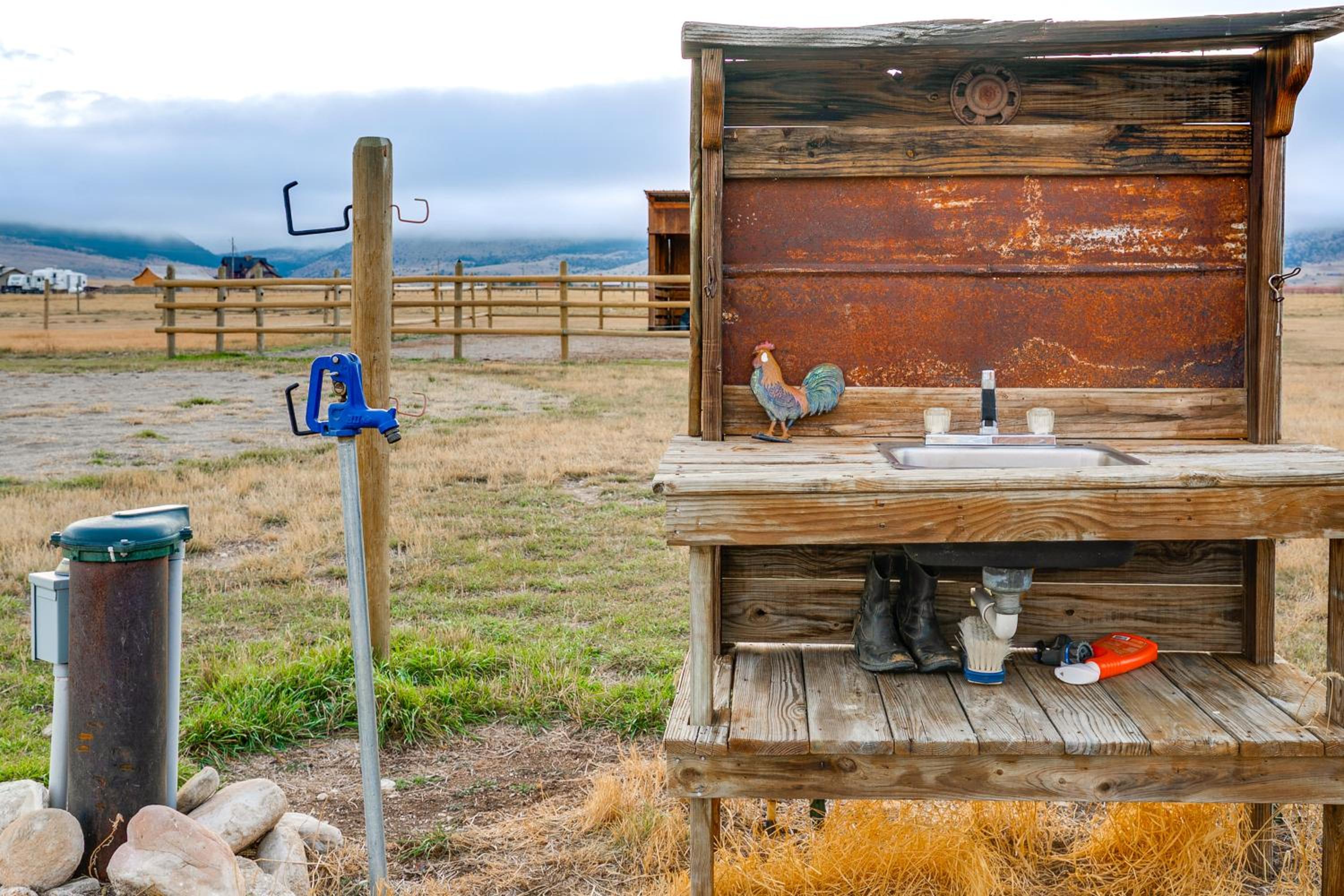 Fish, Hike and Explore! Ennis Cabin - 13 Mi to Town