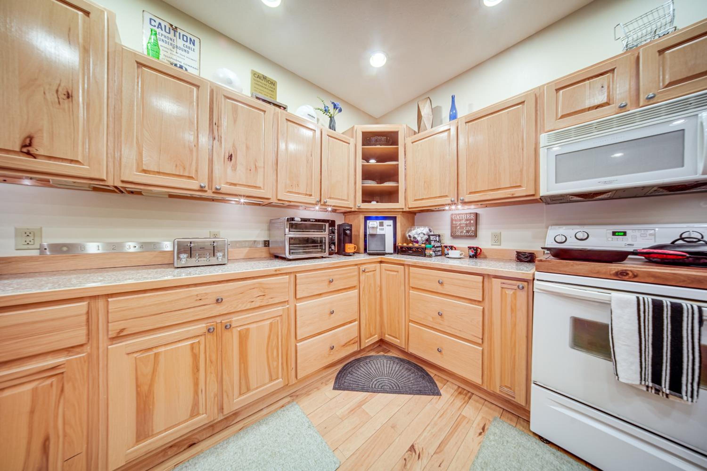 Family and Pet Friendly! 7-Acre Escape in Jefferson