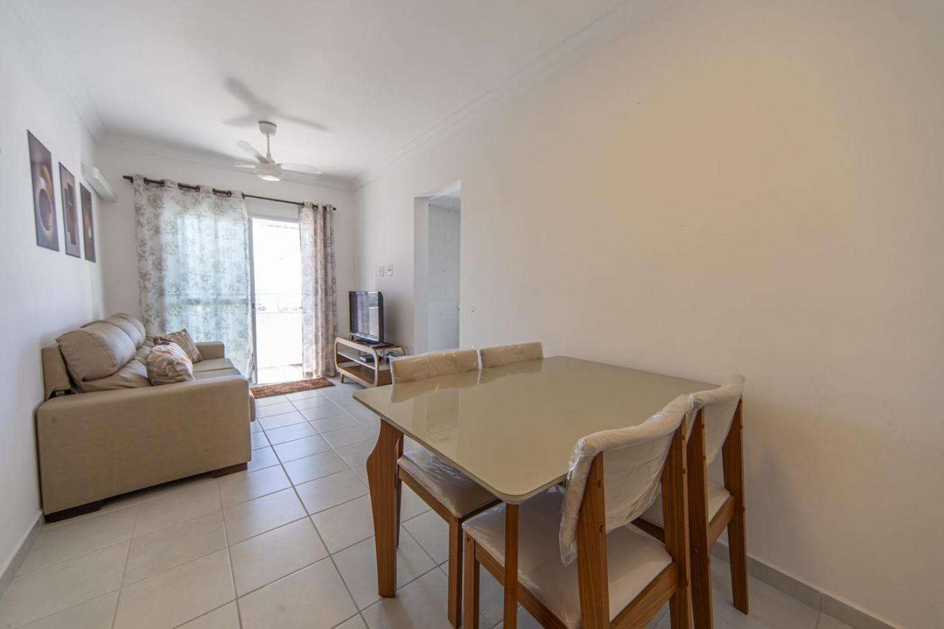 Apto com Ar e 2 Dorm na Vila Mirim perto da Praia