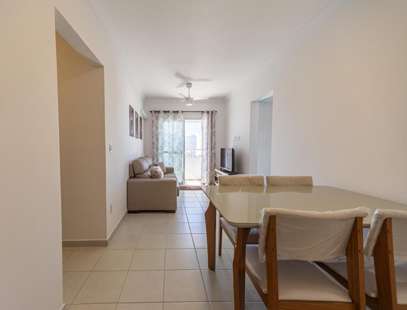 Apto com Ar e 2 Dorm na Vila Mirim perto da Praia
