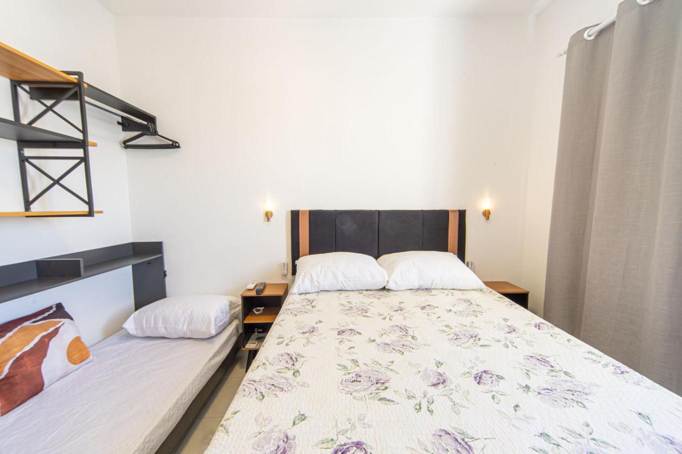 Apto com Ar e 2 Dorm na Vila Mirim perto da Praia