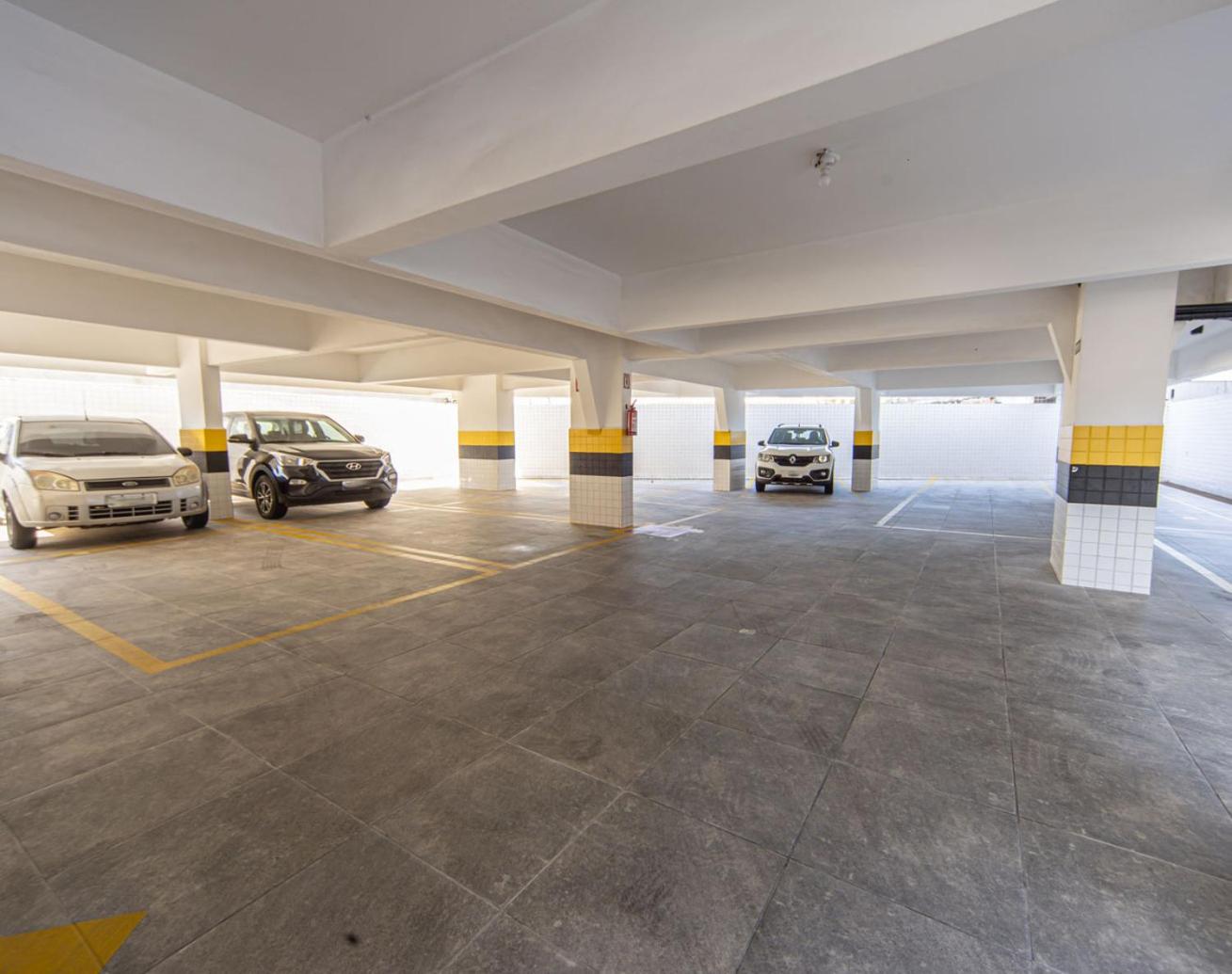 Apto com Ar e 2 Dorm na Vila Mirim perto da Praia