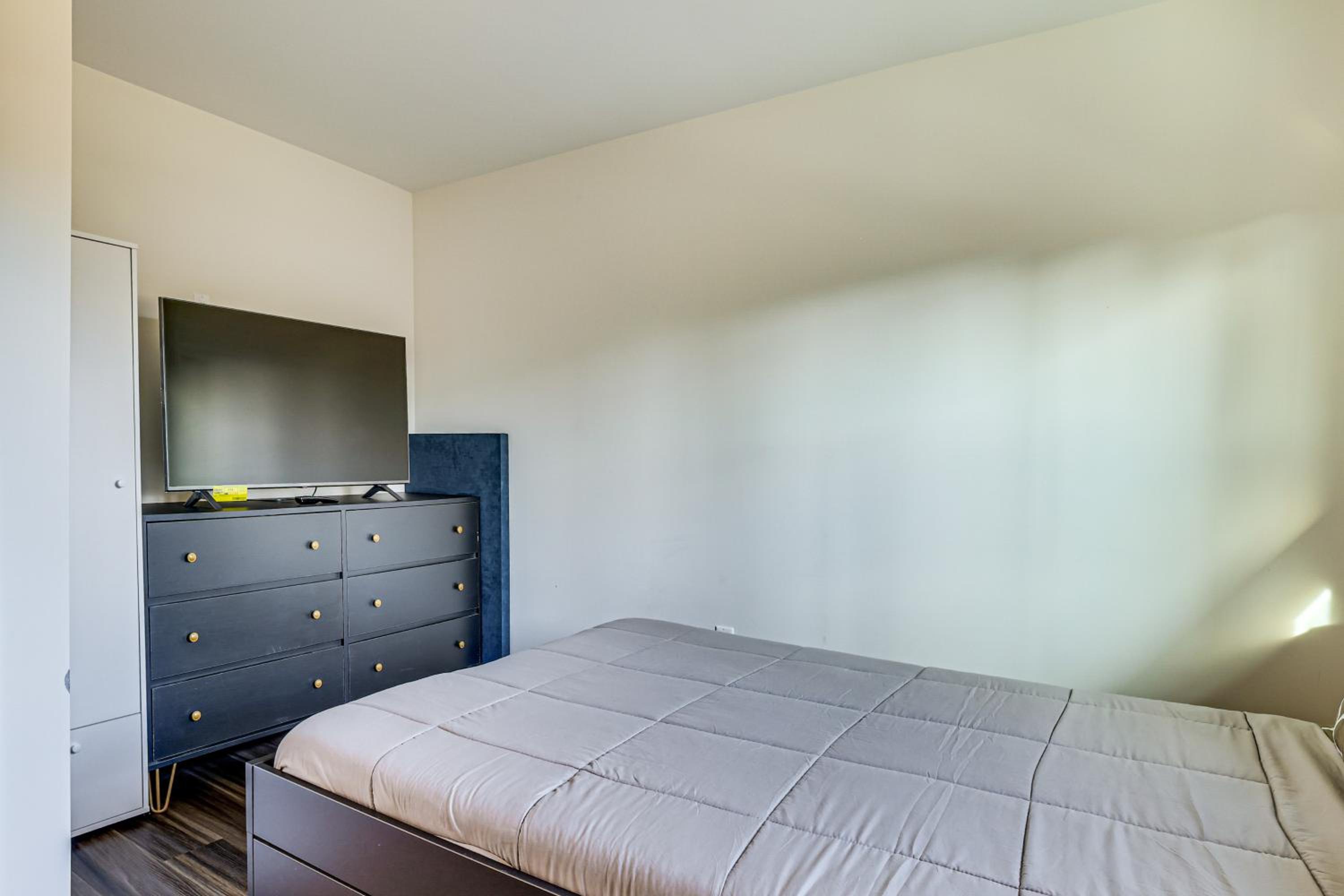 Pet-Friendly Group Getaway 12 Mi to Camelback Mtn!