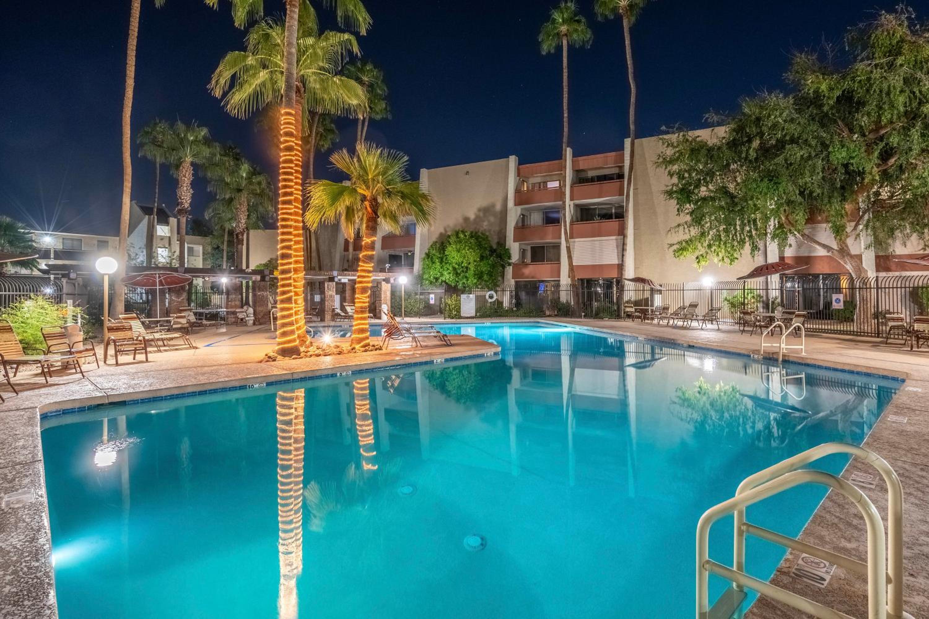Less Than 1 Mi to Fashion Square Condo with Community Perks