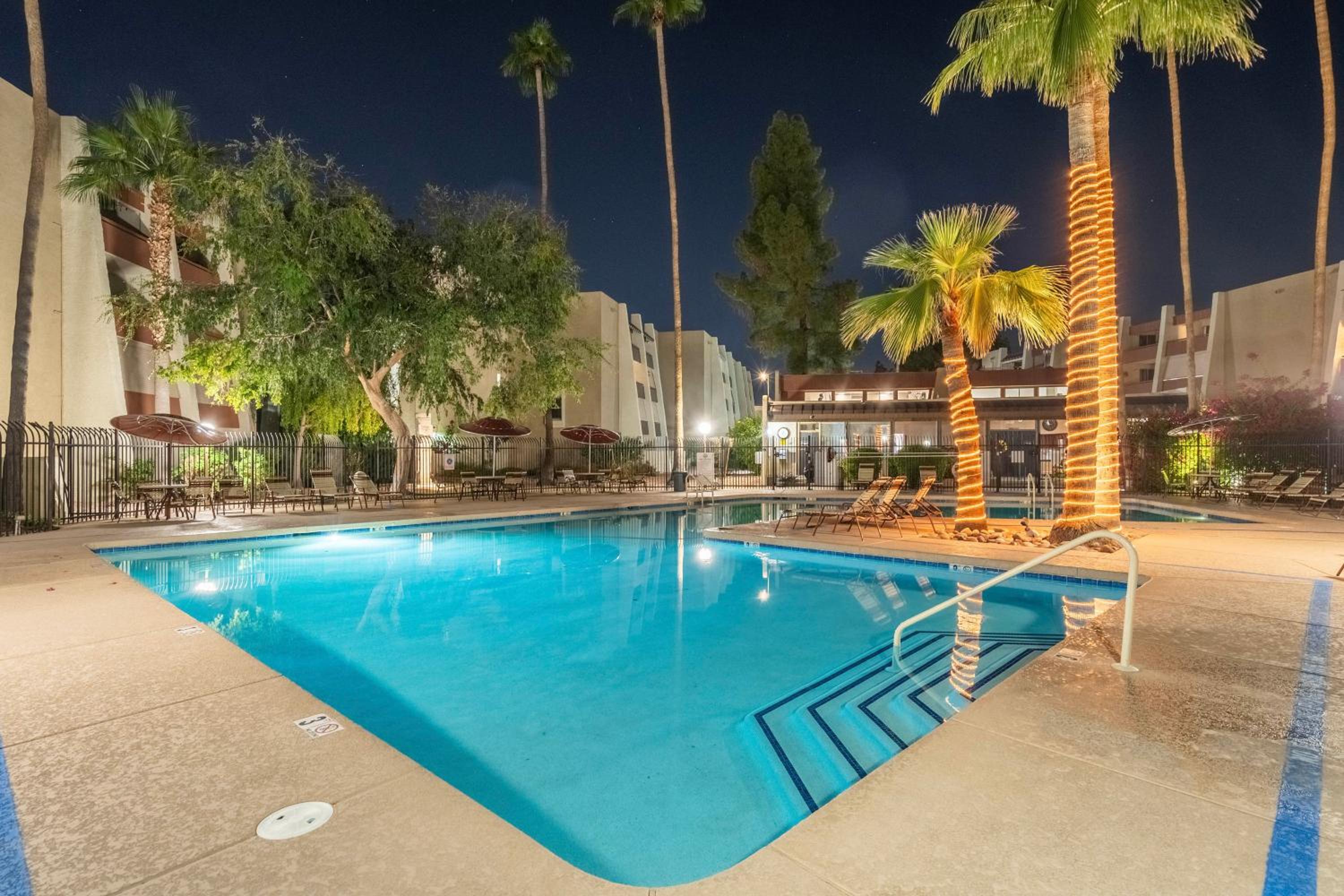 Less Than 1 Mi to Fashion Square Condo with Community Perks