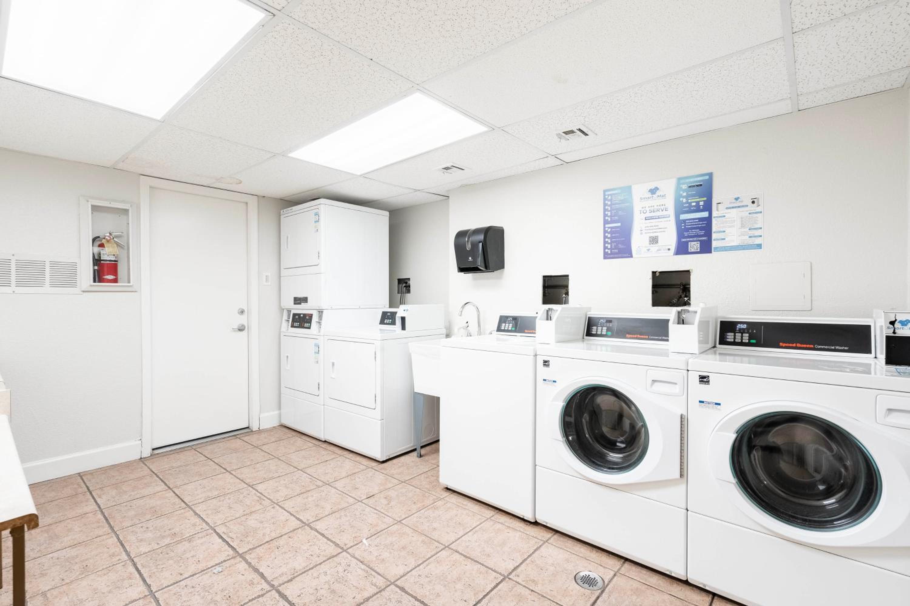 Less Than 1 Mi to Fashion Square Condo with Community Perks