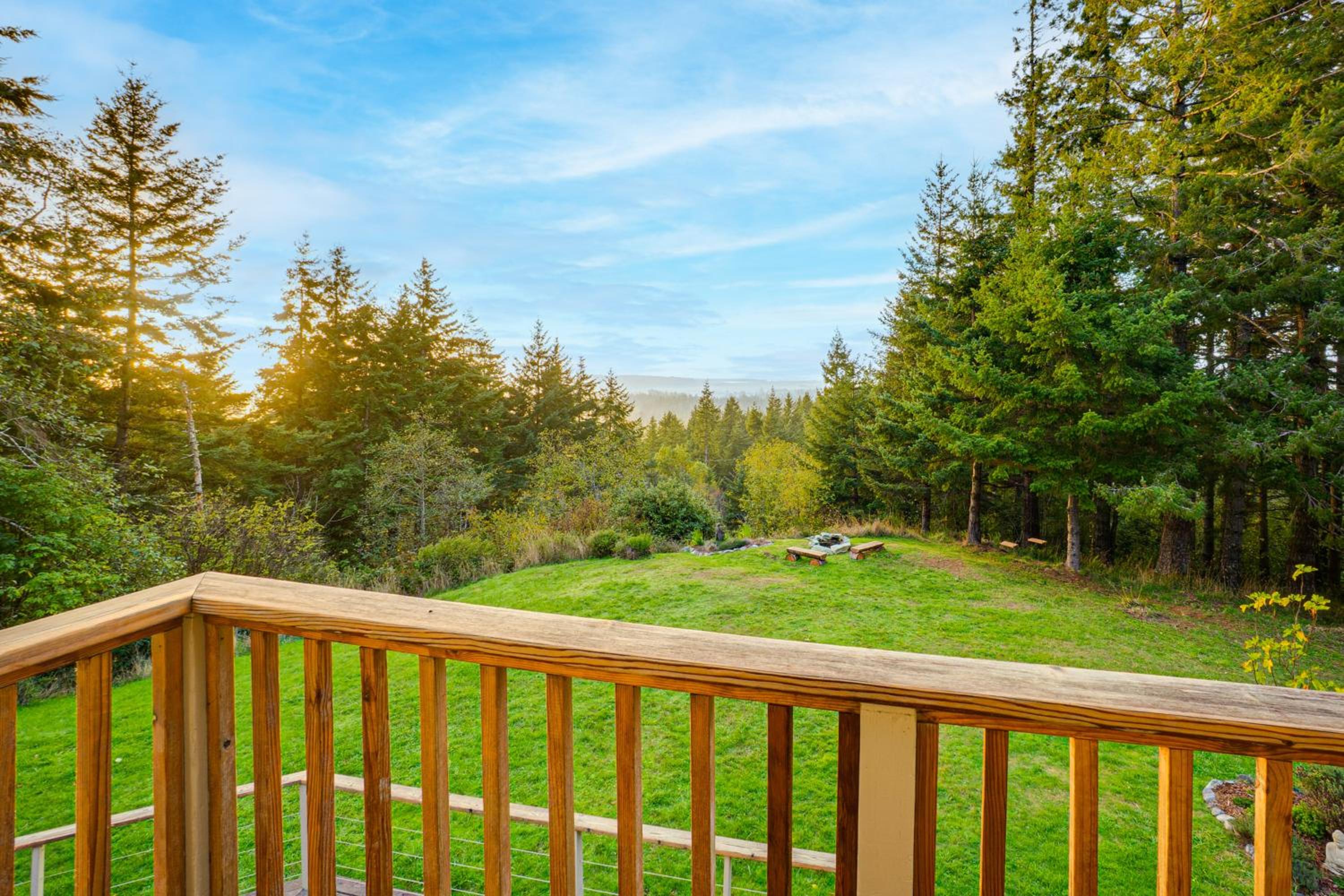Pacific View Home Hot Tub and OceanandValley Views!