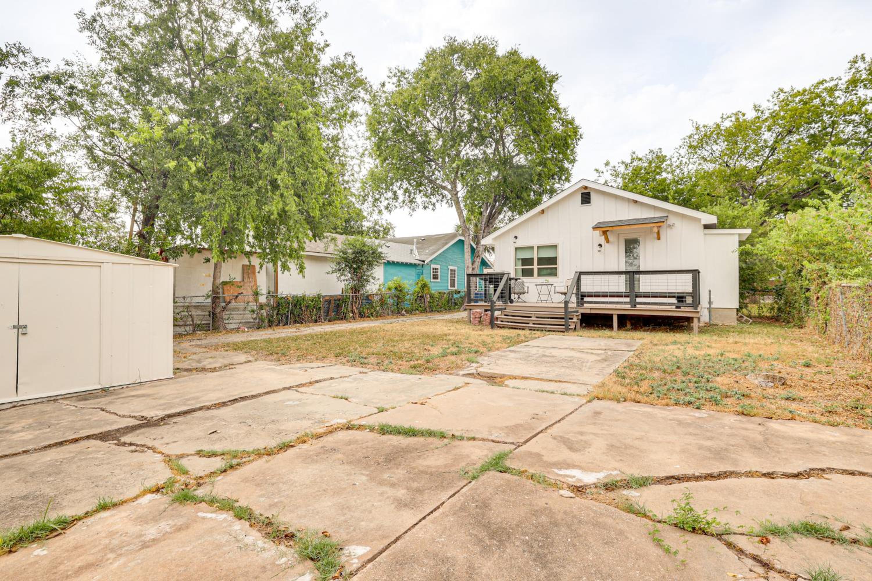 Home Near San Antonio Rodeo! Livestock Trailers OK