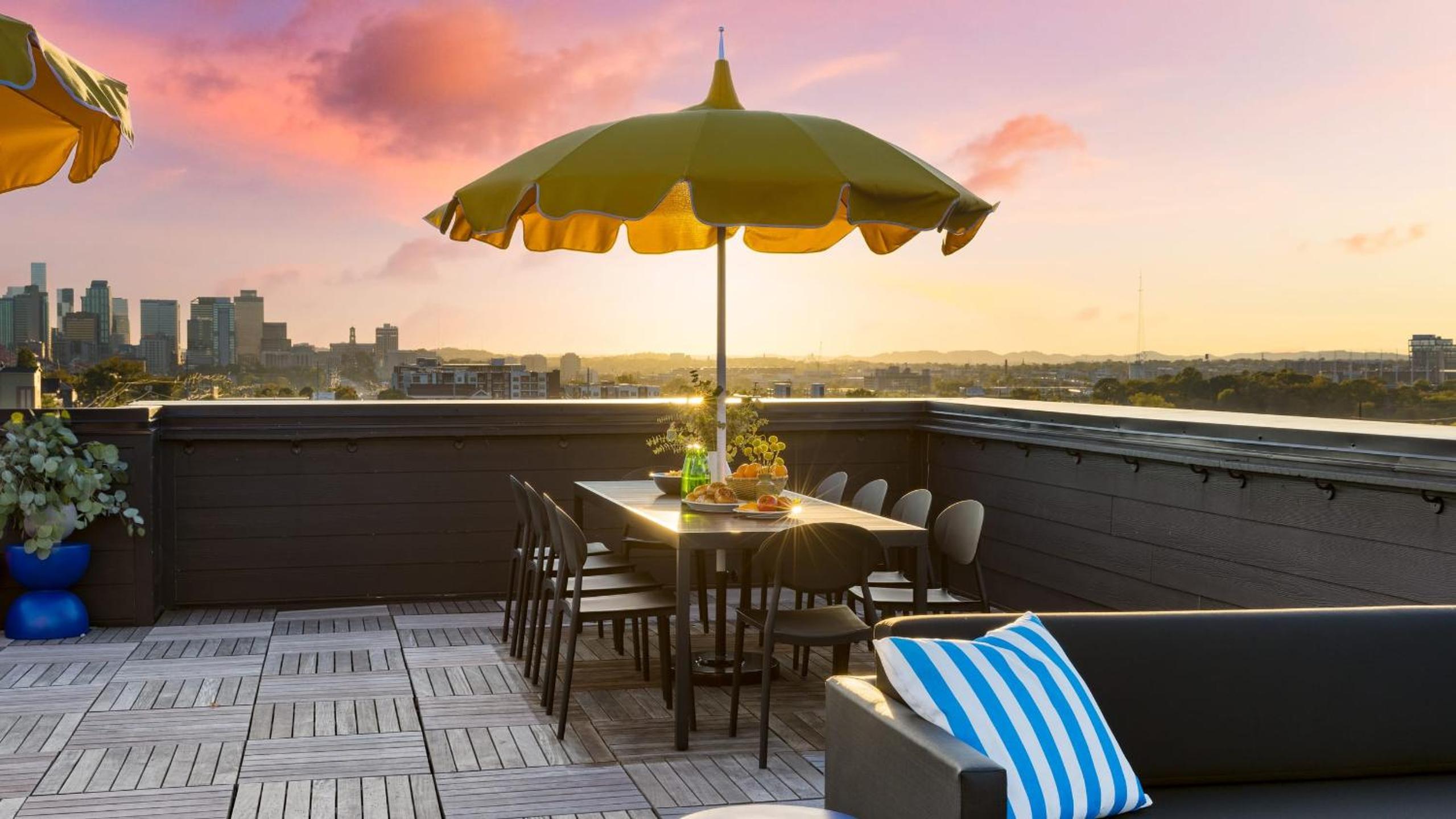 The Carter by AvantStay 2nd Floor Sleeps 48