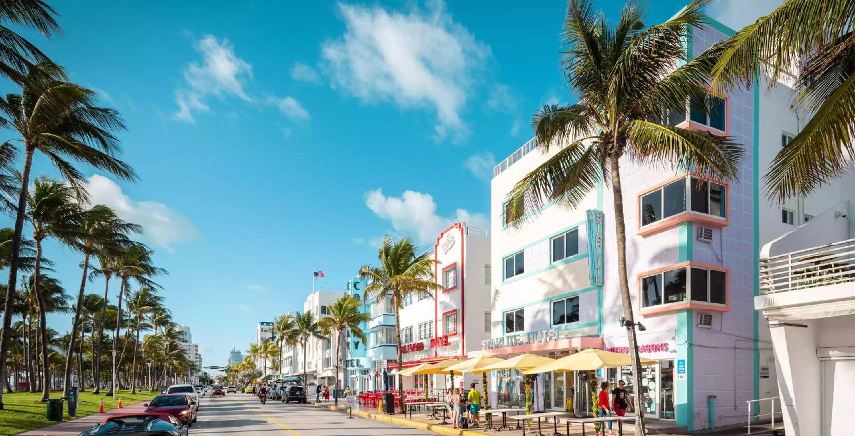 Art Deco Gem by the Beach King Bed & Parking