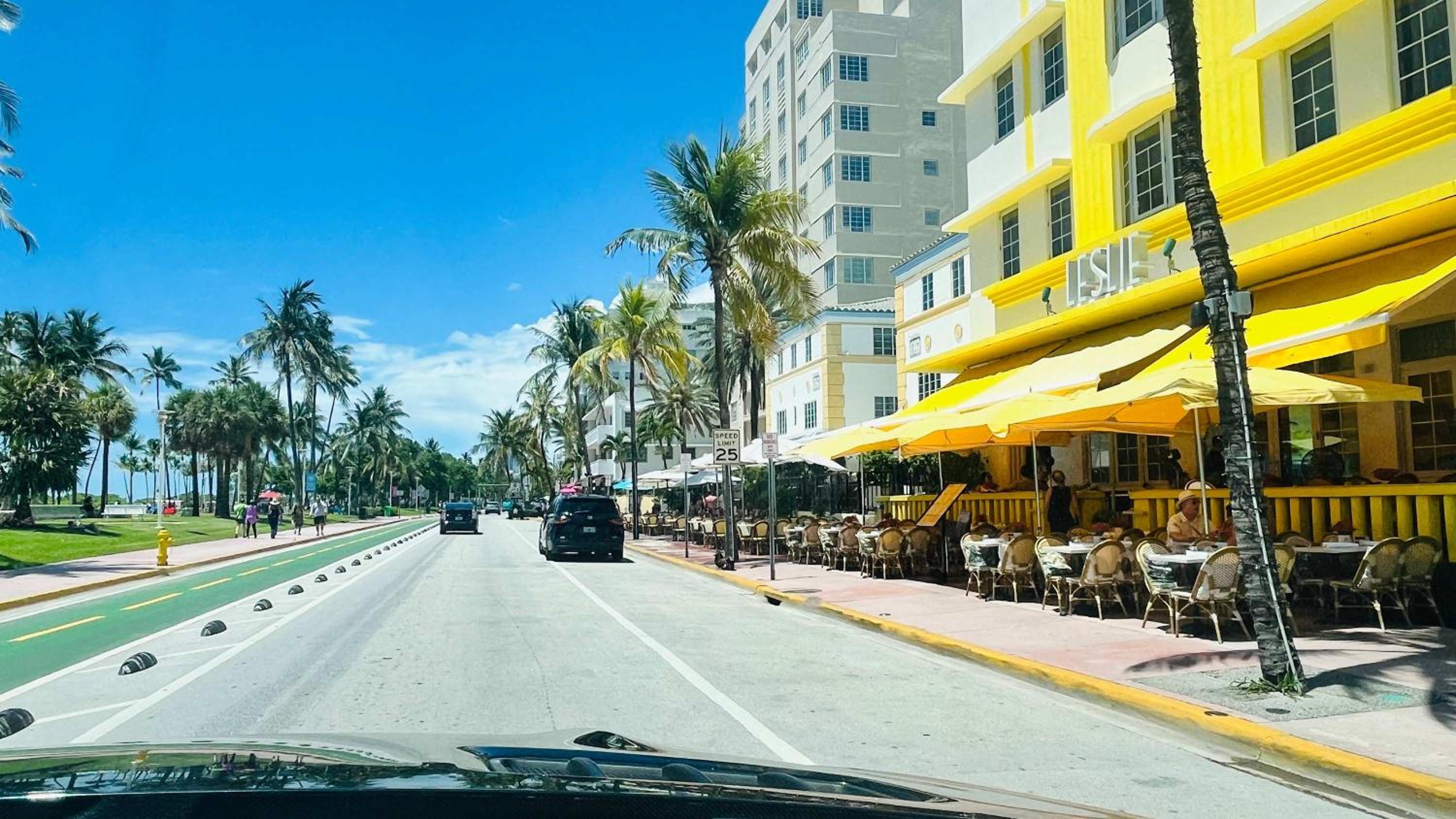 Art Deco Gem by the Beach King Bed & Parking