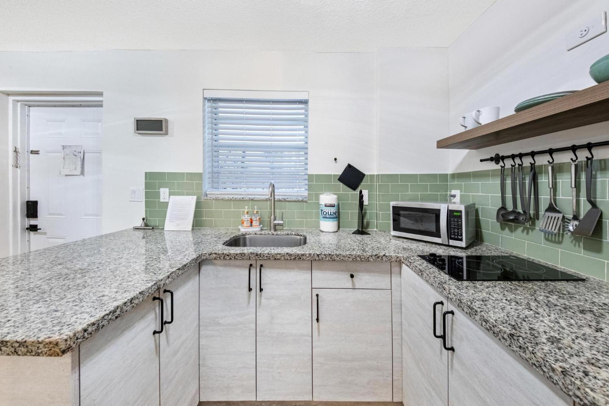 CASA MARE 1BR Steps from the Ocean
