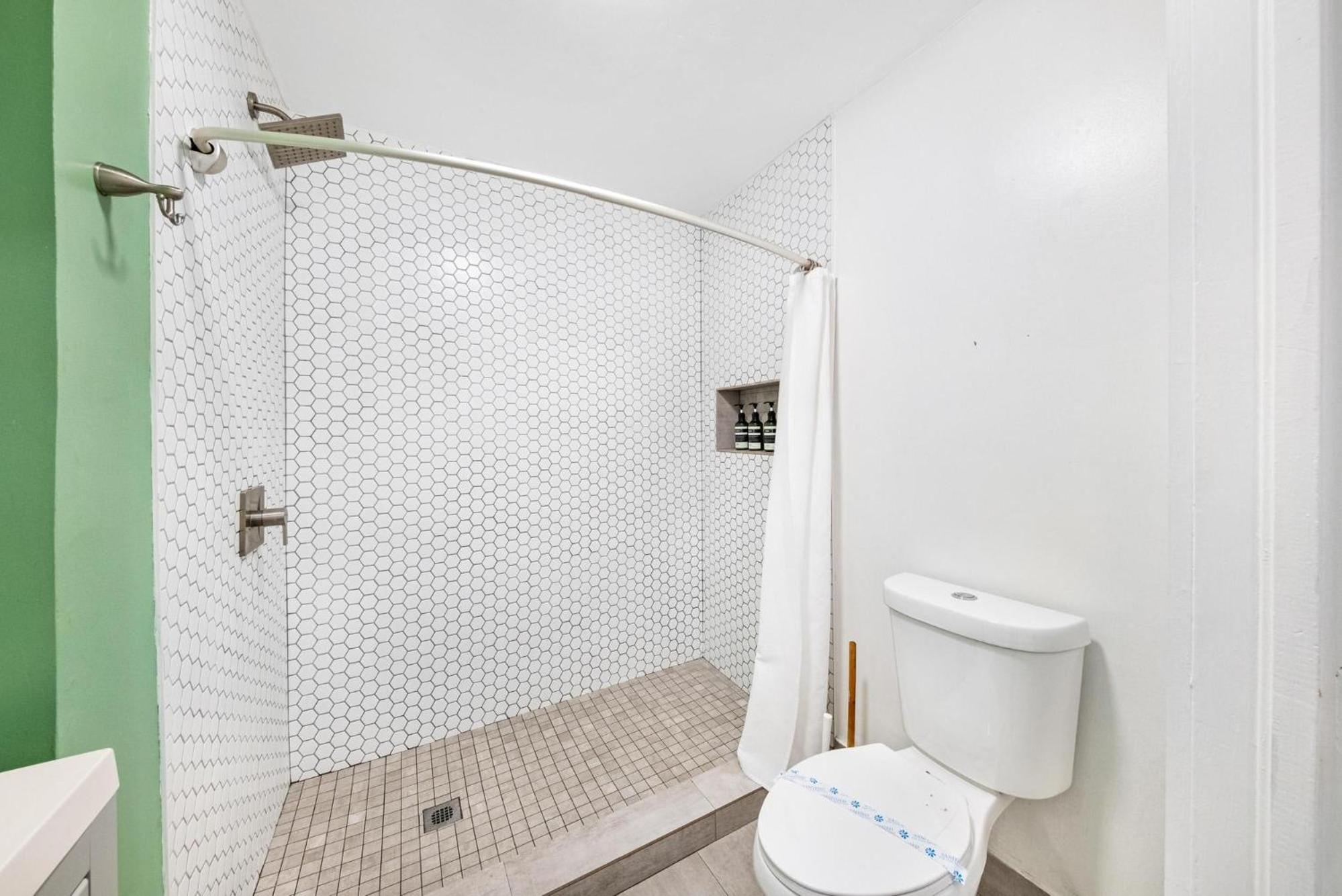 CASA MARE 1BR Steps from the Ocean