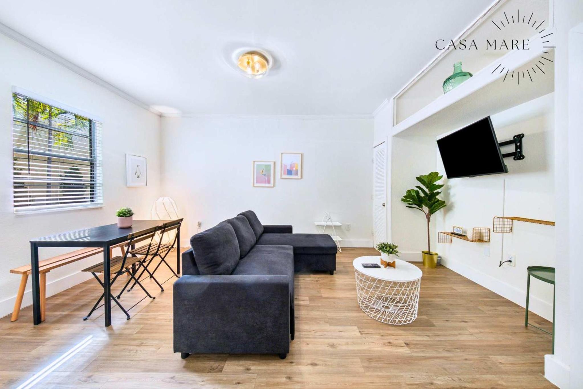 Steps from Ocean Art Deco 1BR & Free Parking