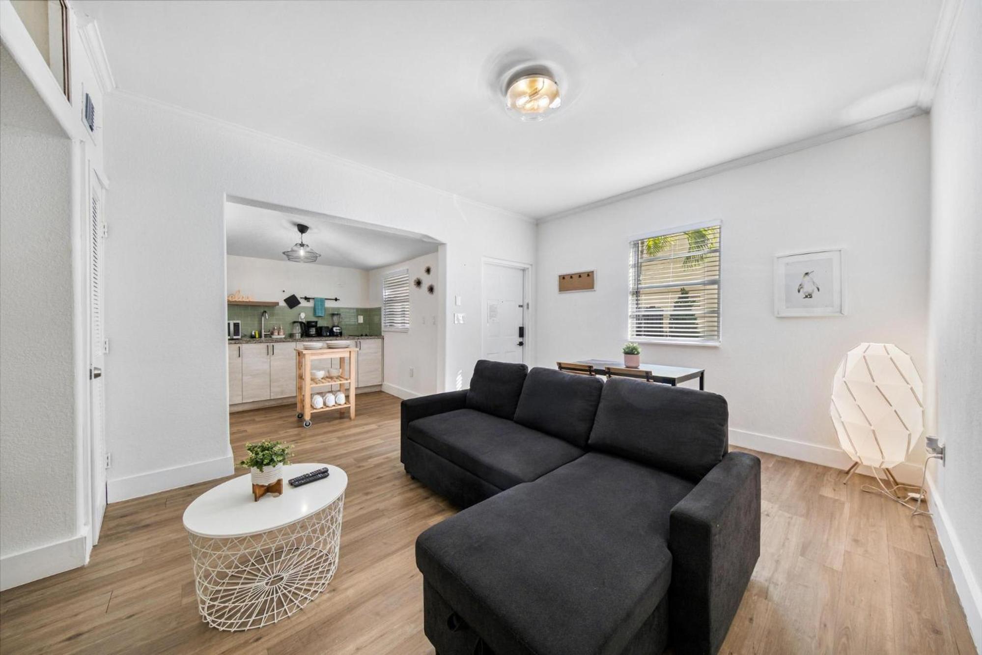 Steps from Ocean Art Deco 1BR & Free Parking