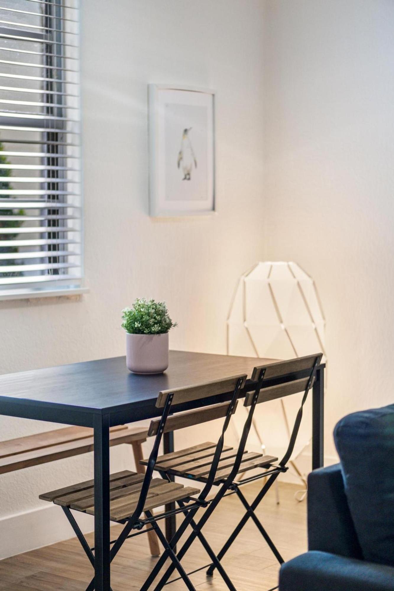 Steps from Ocean Art Deco 1BR & Free Parking