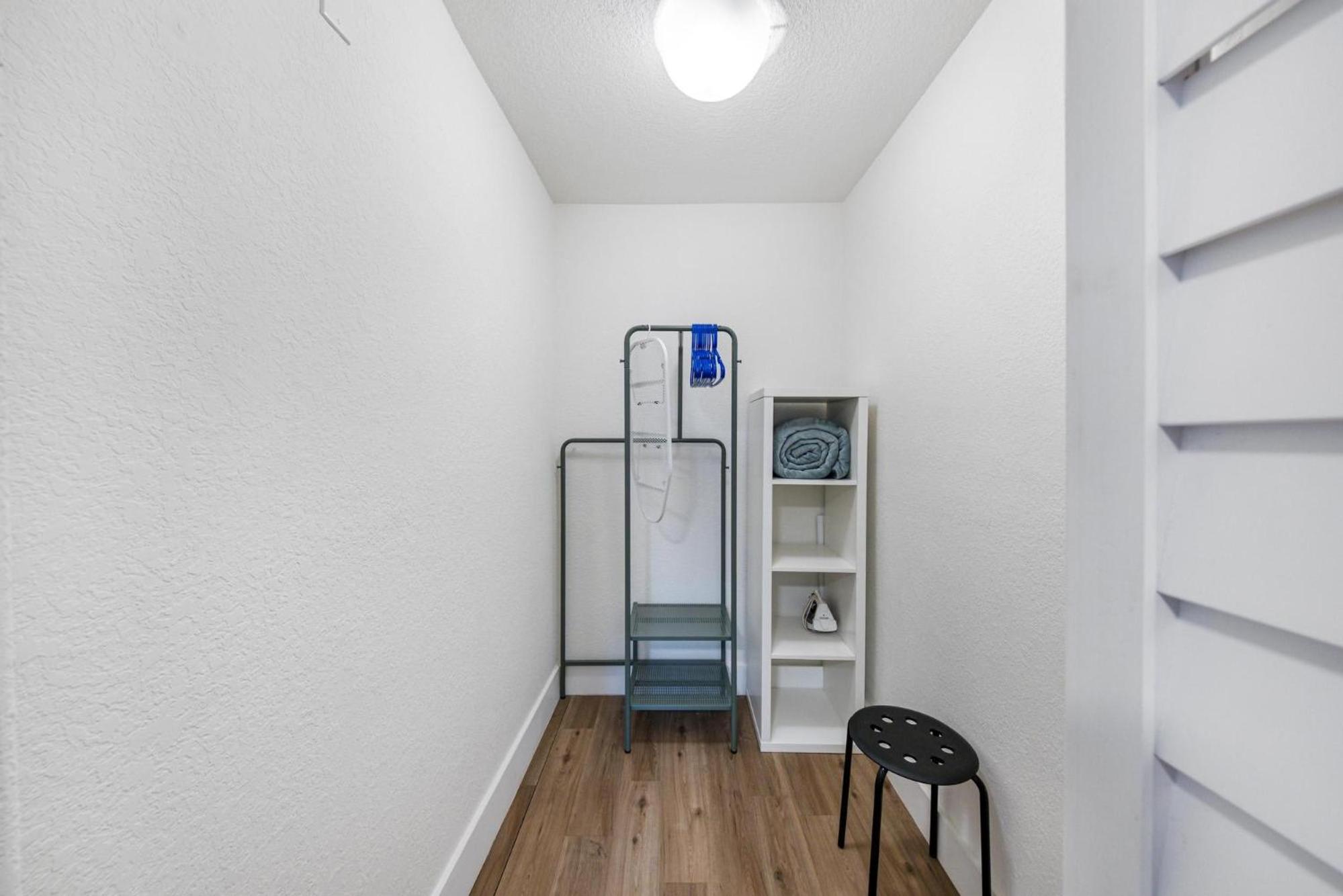 Steps from Ocean Art Deco 1BR & Free Parking