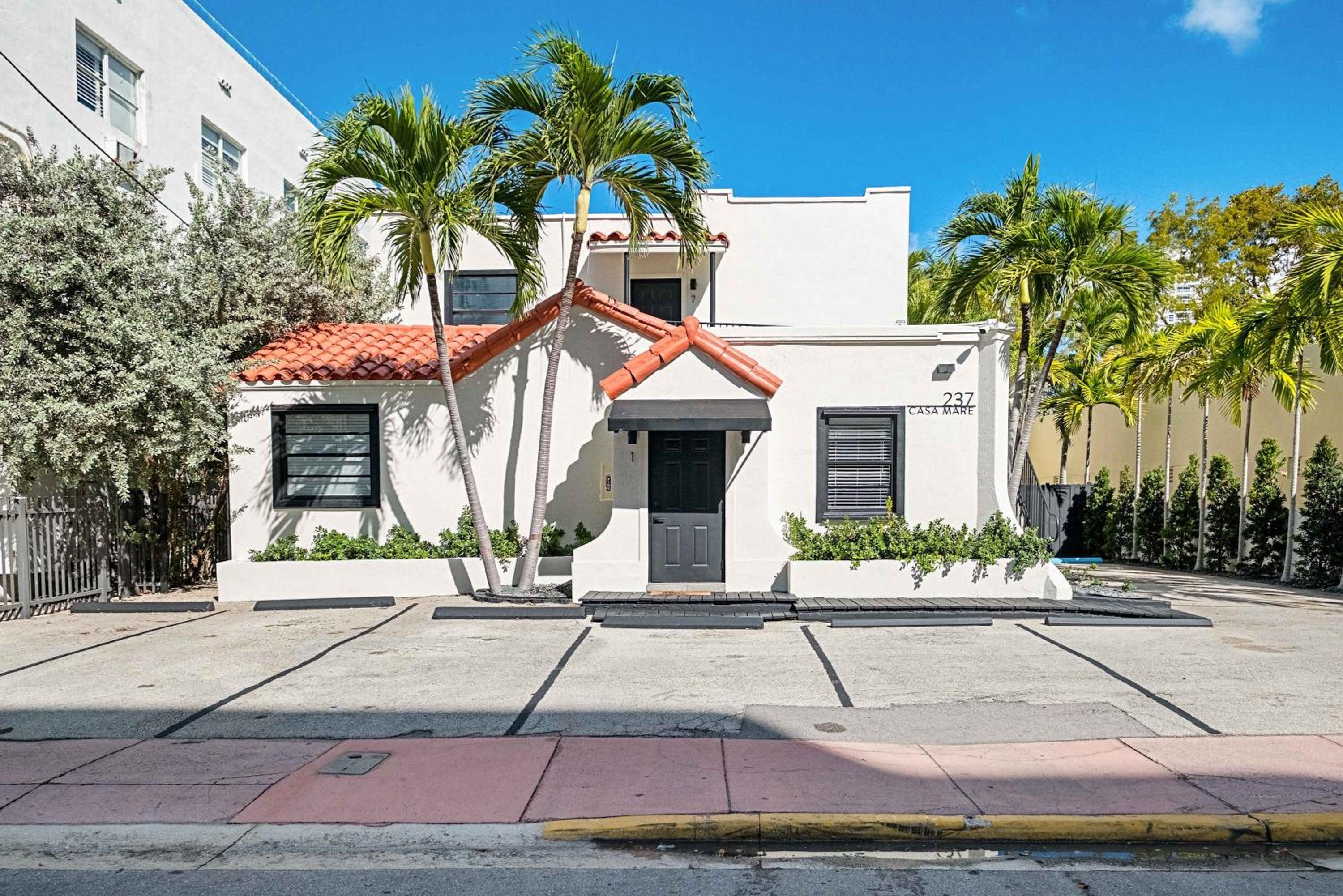 Steps from Ocean Art Deco 1BR & Free Parking