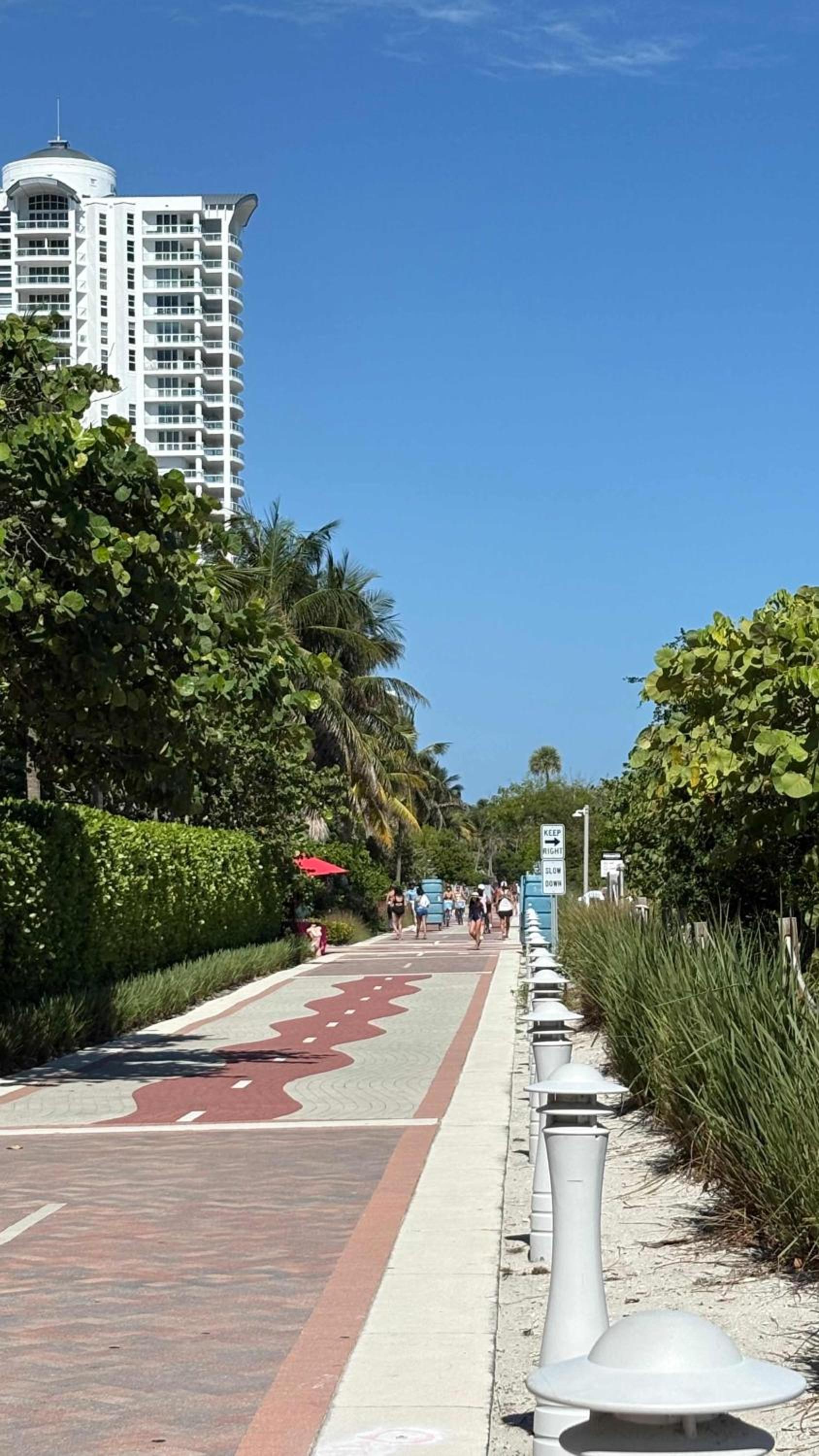 Steps from Ocean Art Deco 1BR & Free Parking