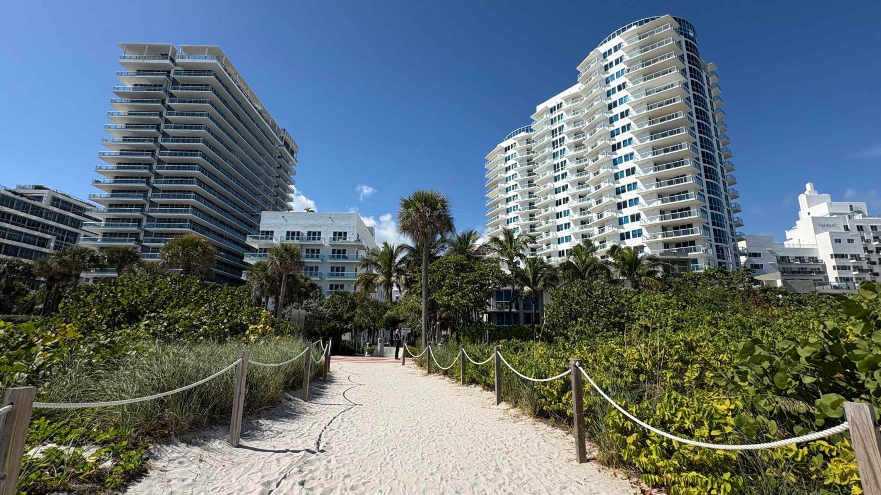 Steps from Ocean Art Deco 1BR & Free Parking