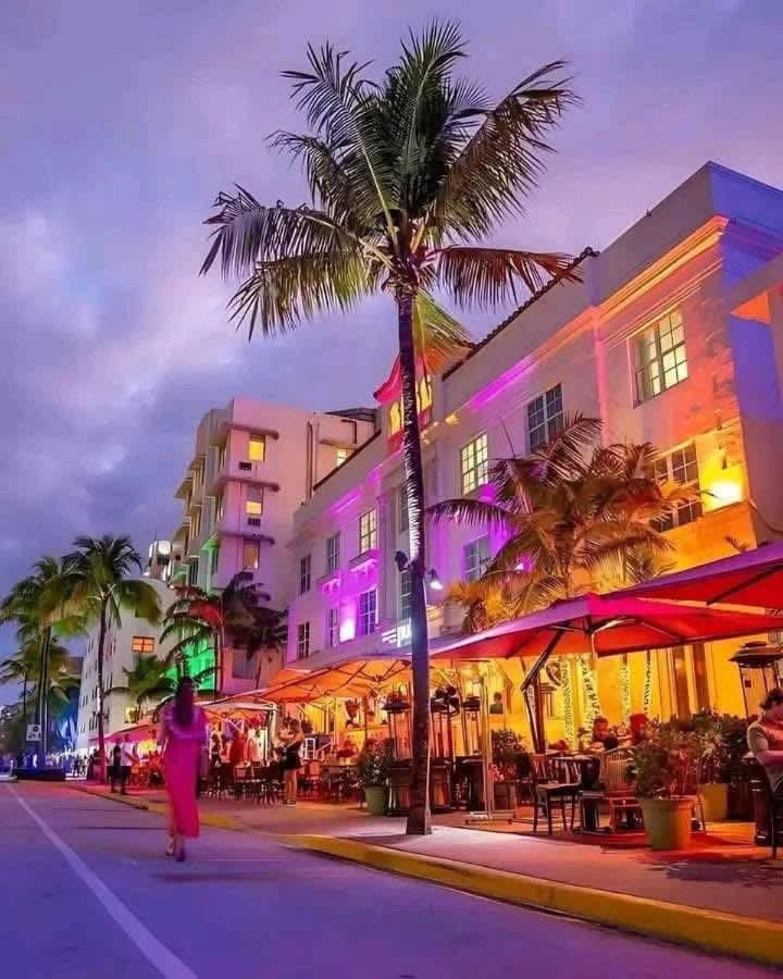 Steps from Ocean Art Deco 1BR & Free Parking
