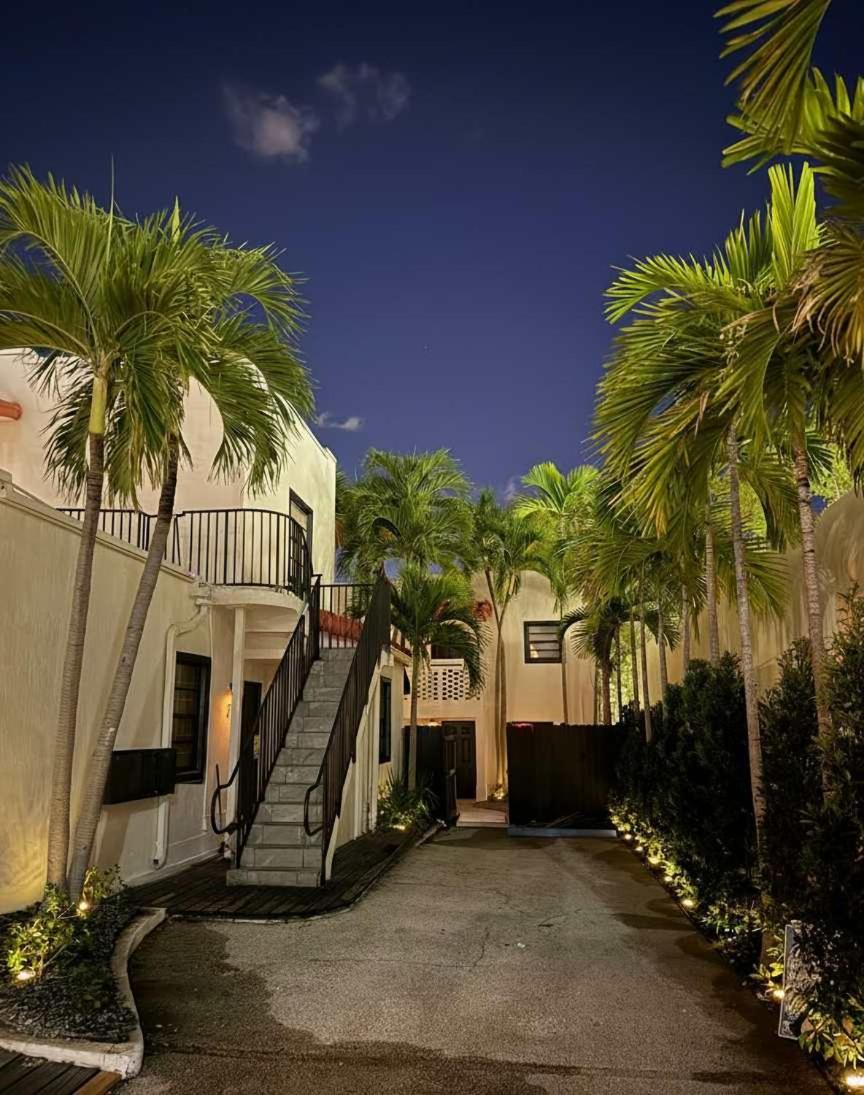 Authentic Art Deco Steps to Beach & Free Parking
