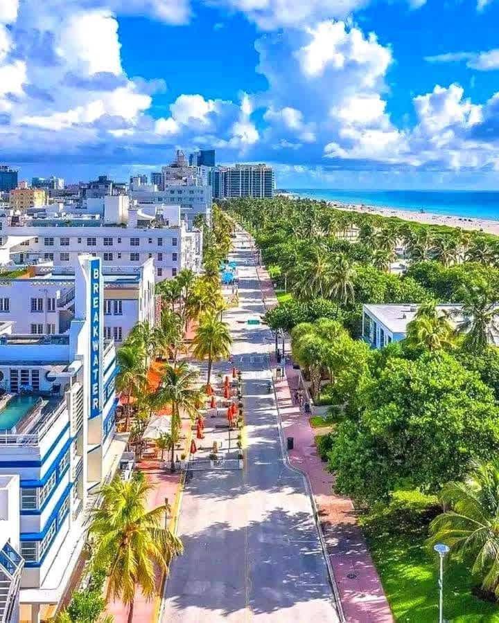 Authentic Art Deco Steps to Beach & Free Parking
