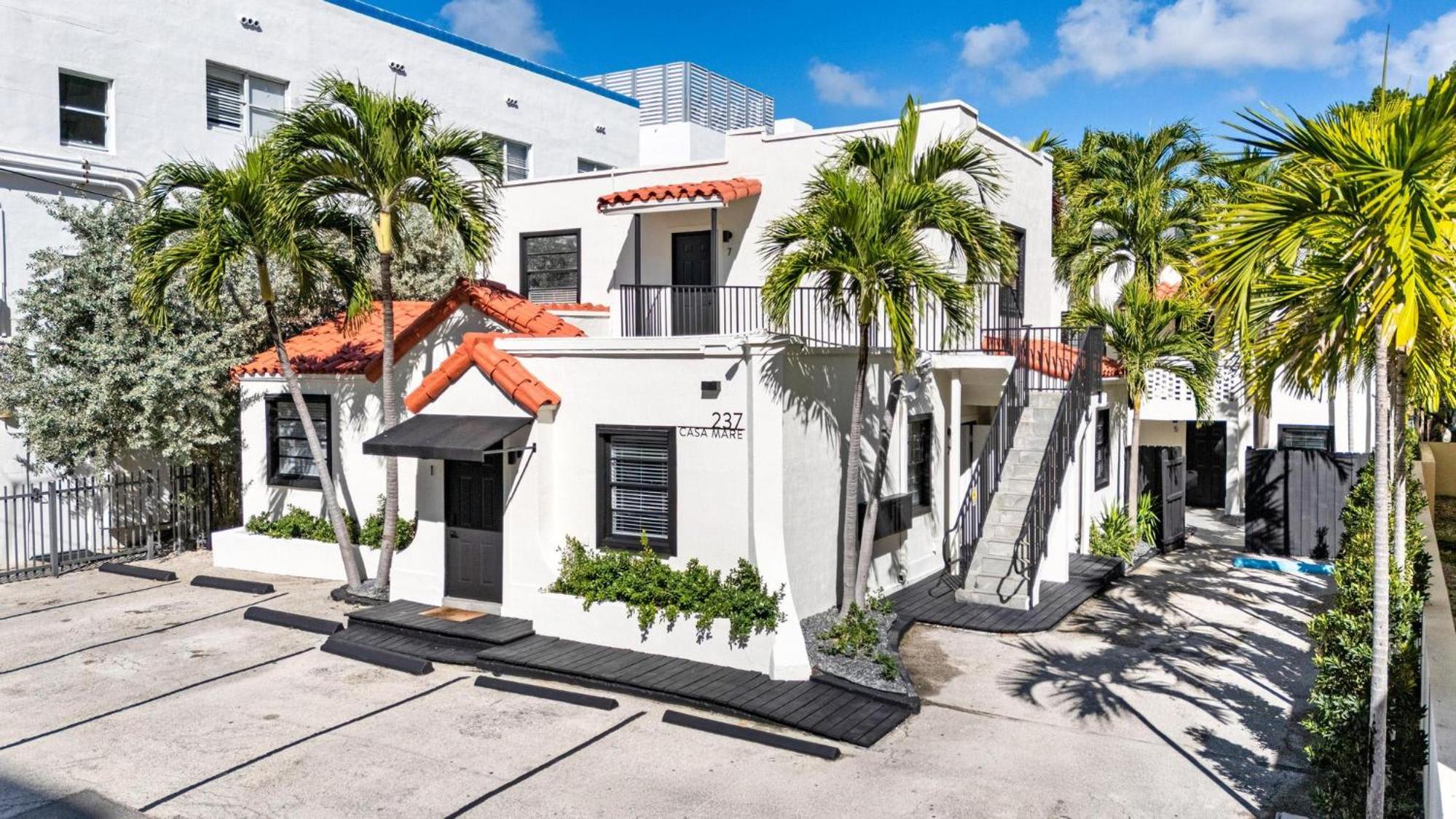 Art Deco Escape Steps to Ocean & Free Parking