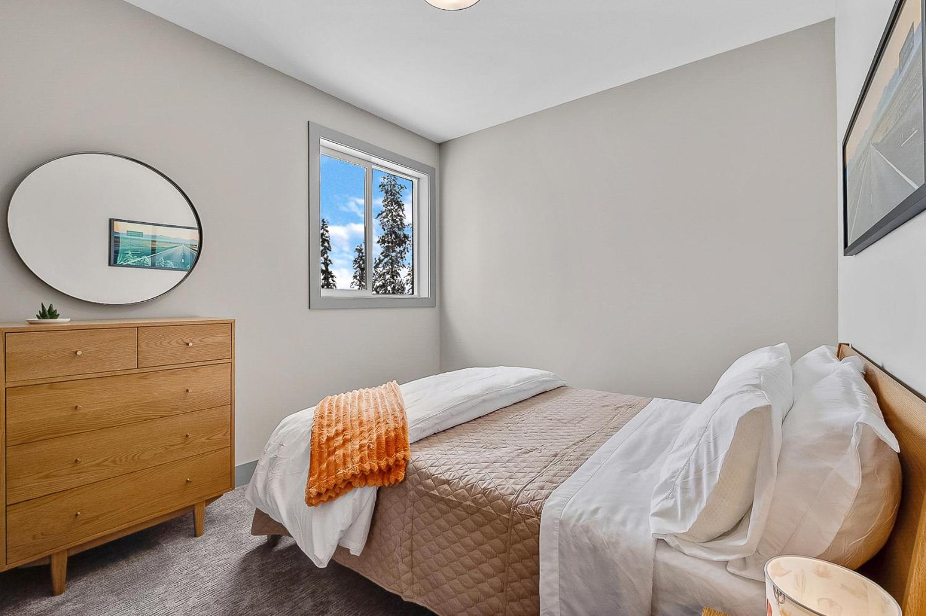 Western Star Chalet Ski in out and Amazing Mtn View