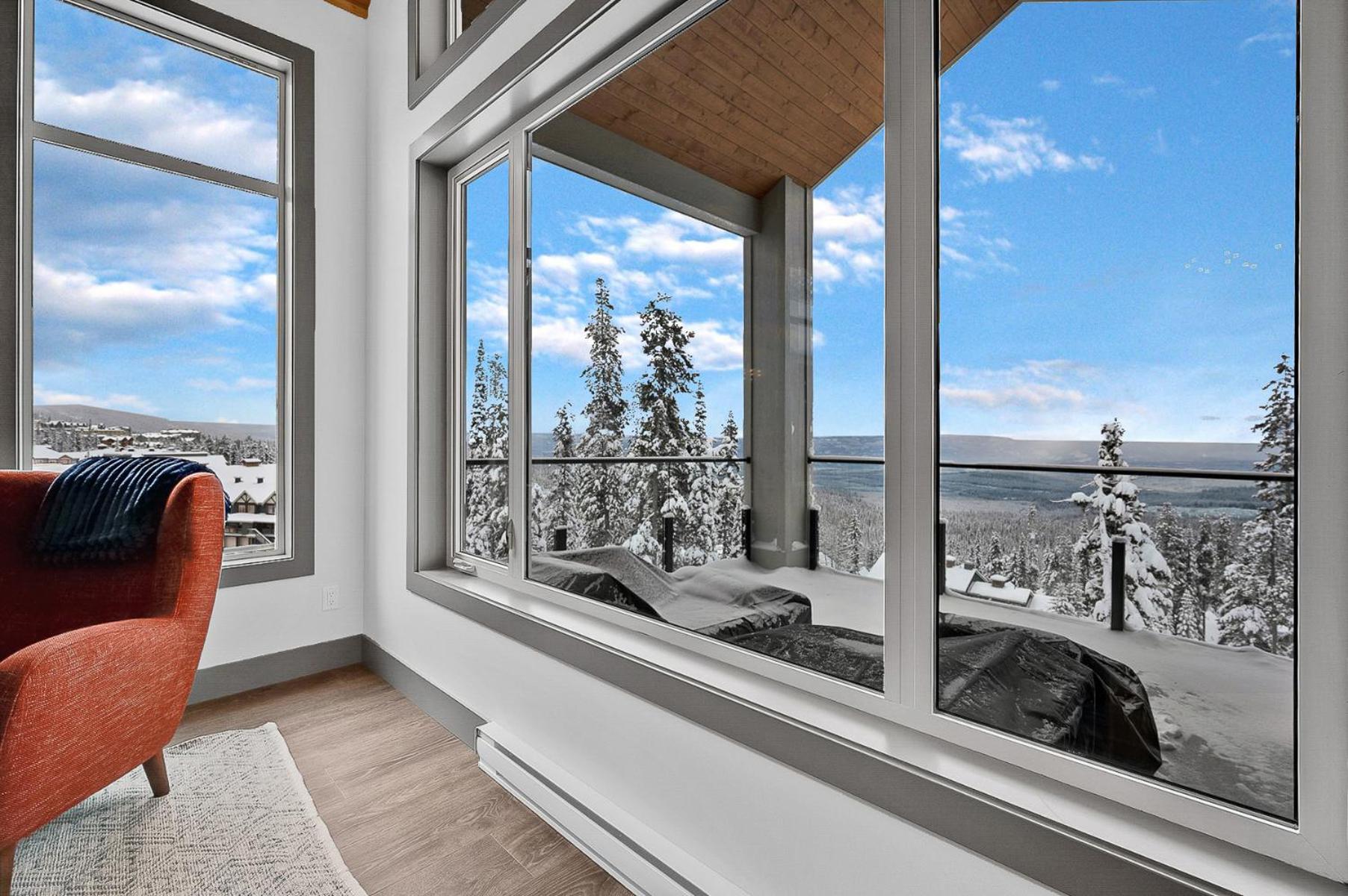 Western Star Chalet Ski in out and Amazing Mtn View