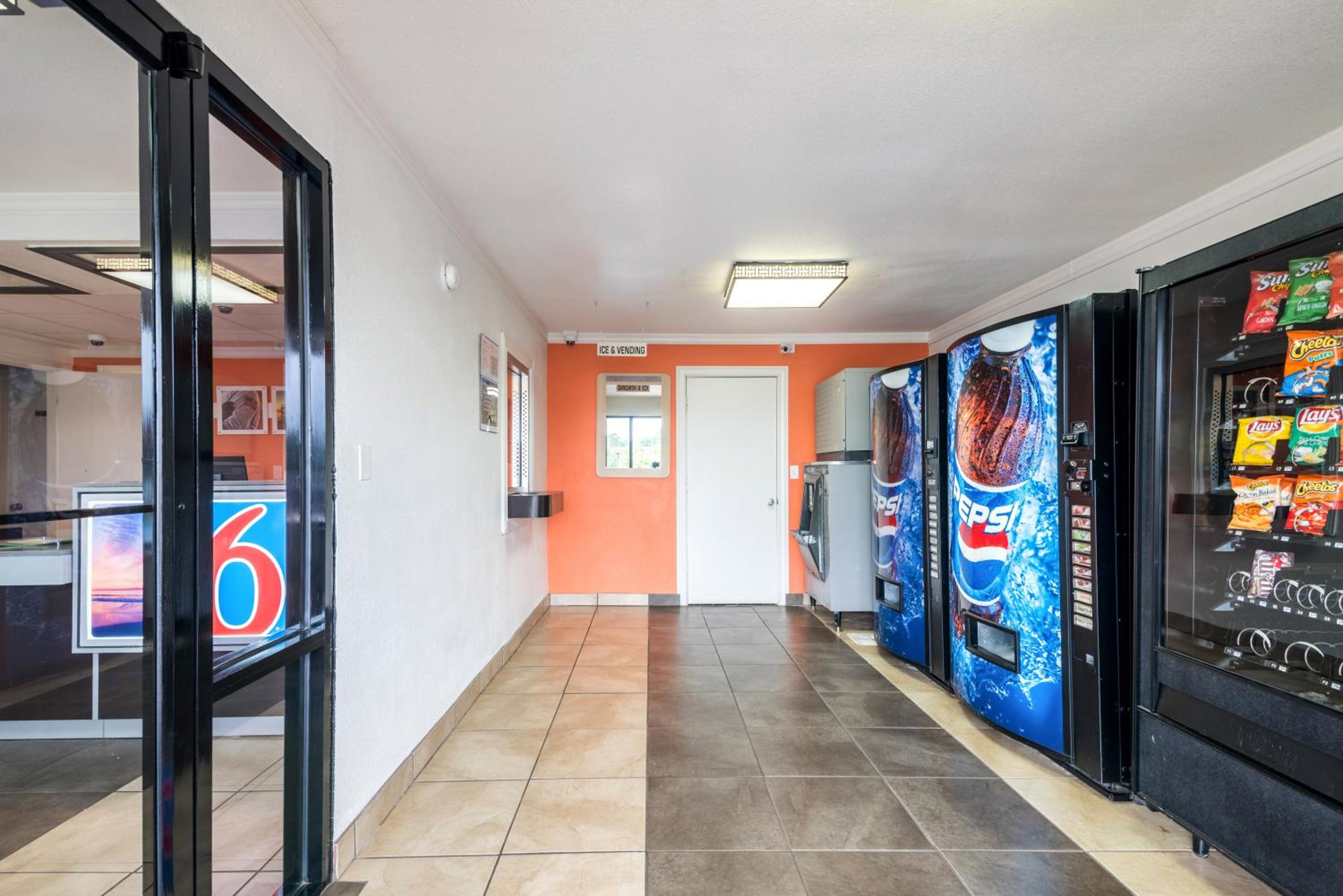 Oxford Vacations - Motel 6-Anniston, AL - Property Image 15