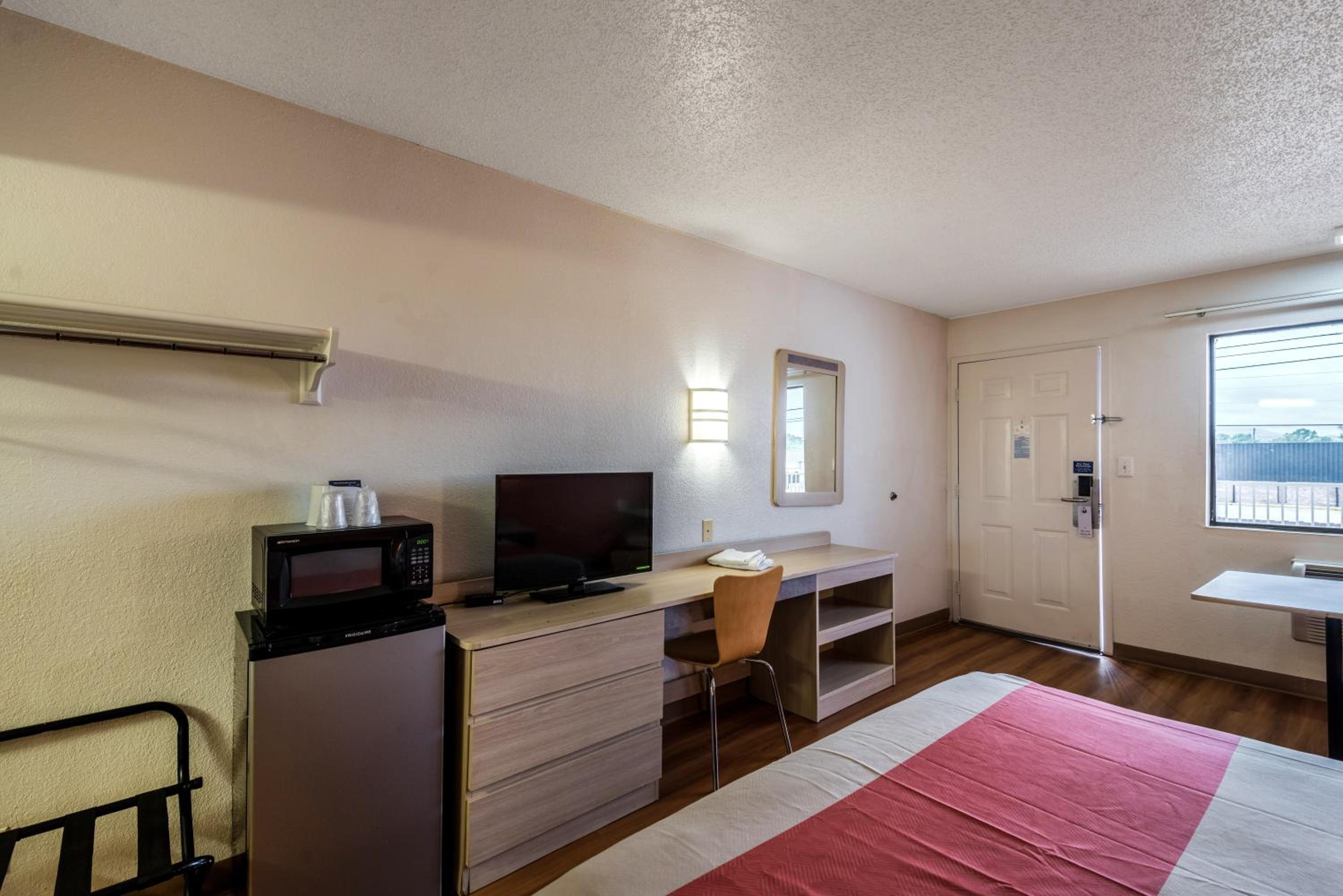 Oxford Vacations - Motel 6-Anniston, AL - Property Image 3