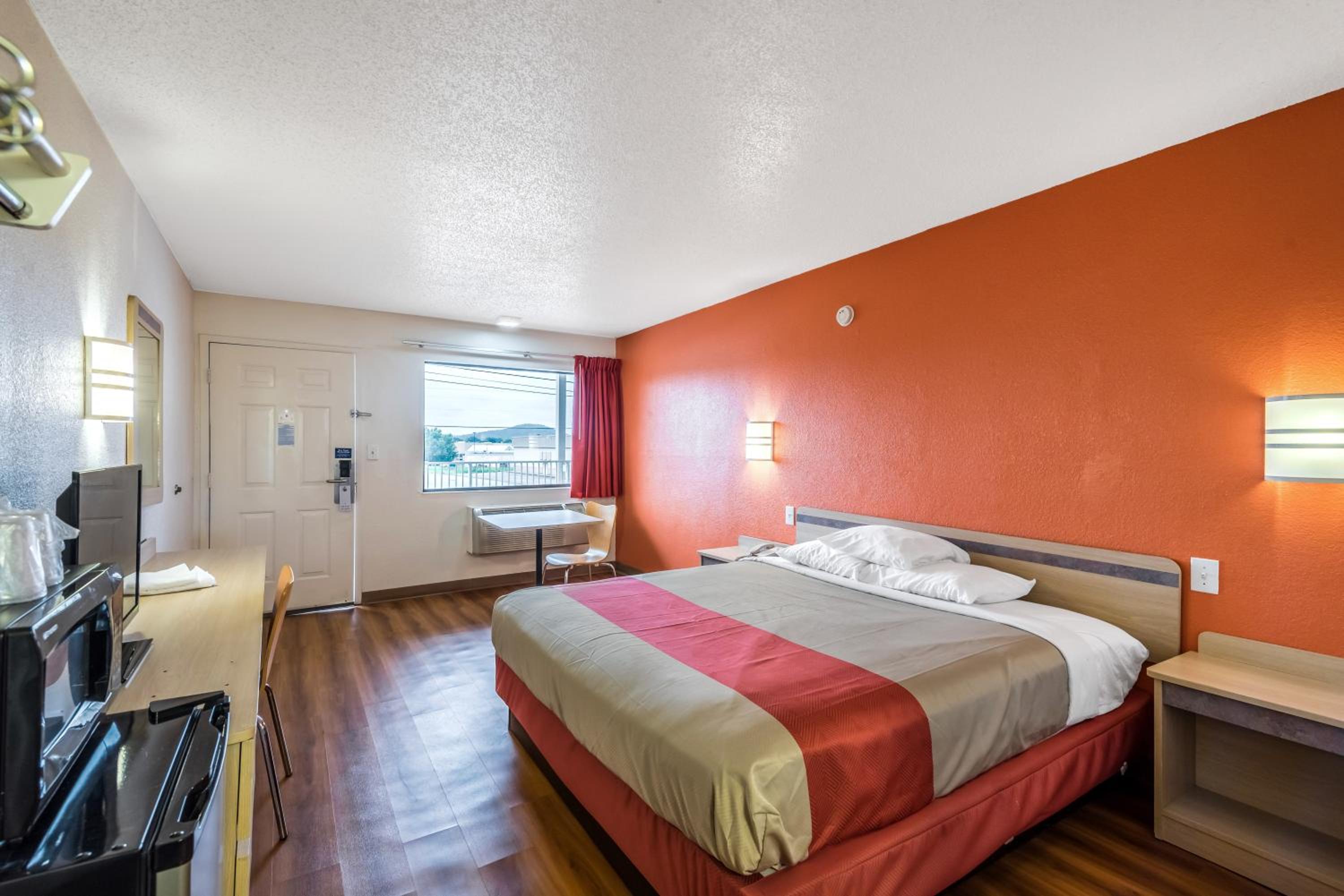 Oxford Vacations - Motel 6-Anniston, AL - Property Image 4