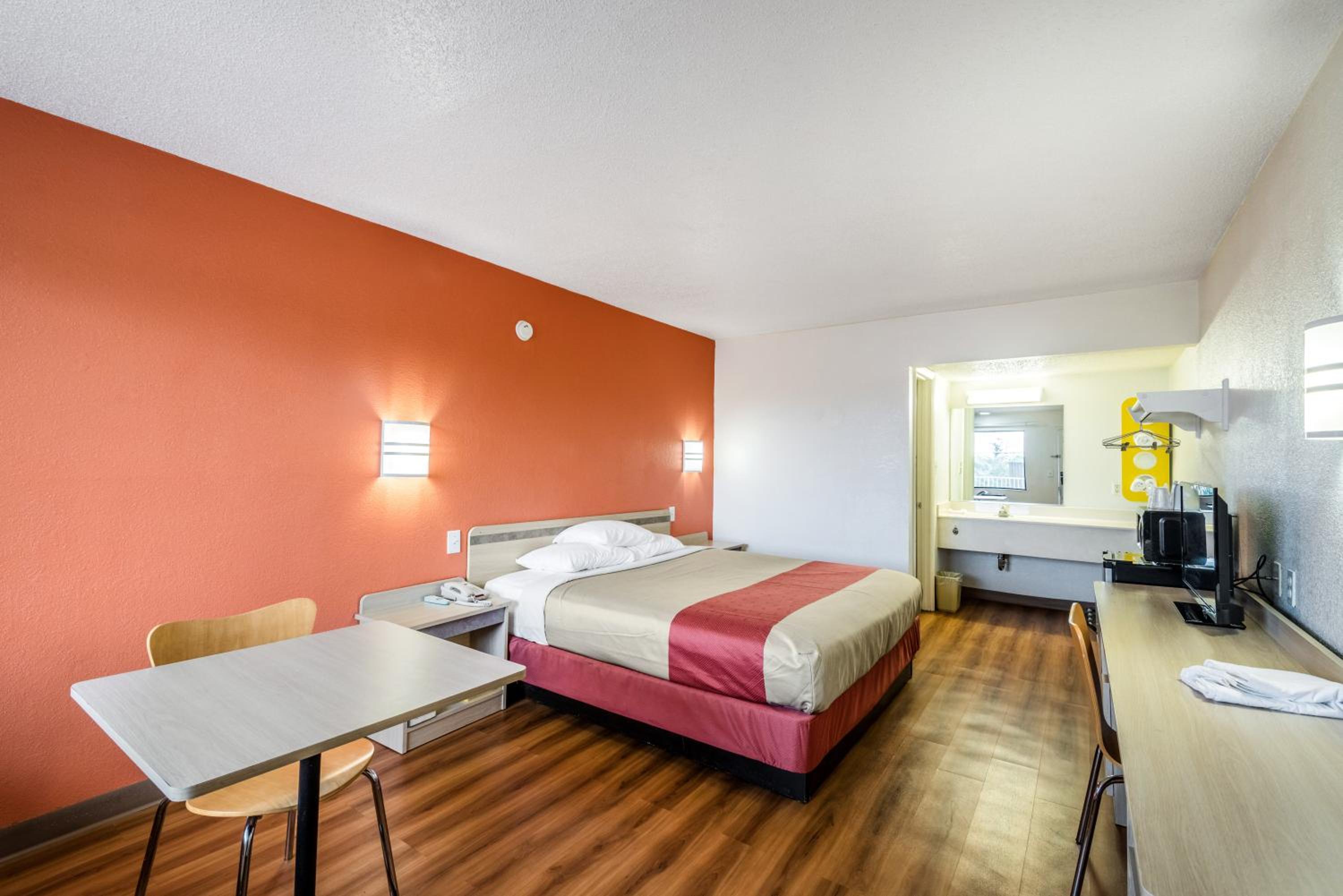 Oxford Vacations - Motel 6-Anniston, AL - Property Image 5