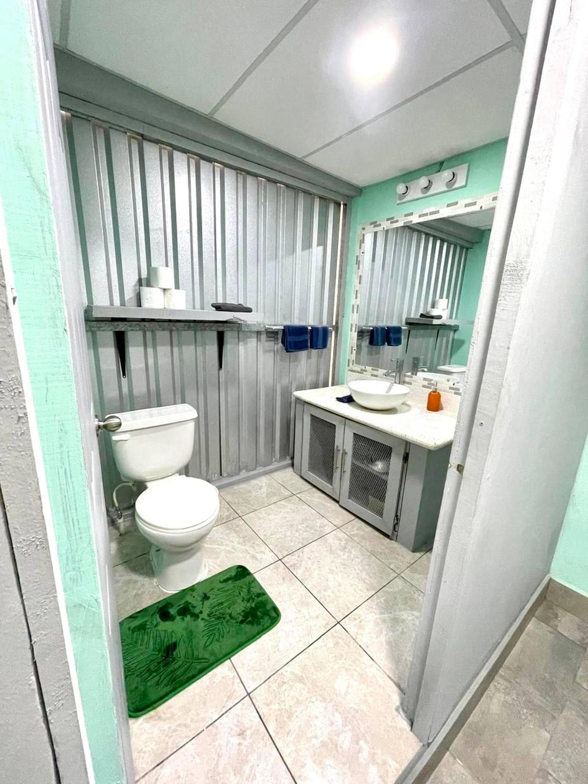 Peaceful Morales Getaway with 3 Spacious Bedrooms
