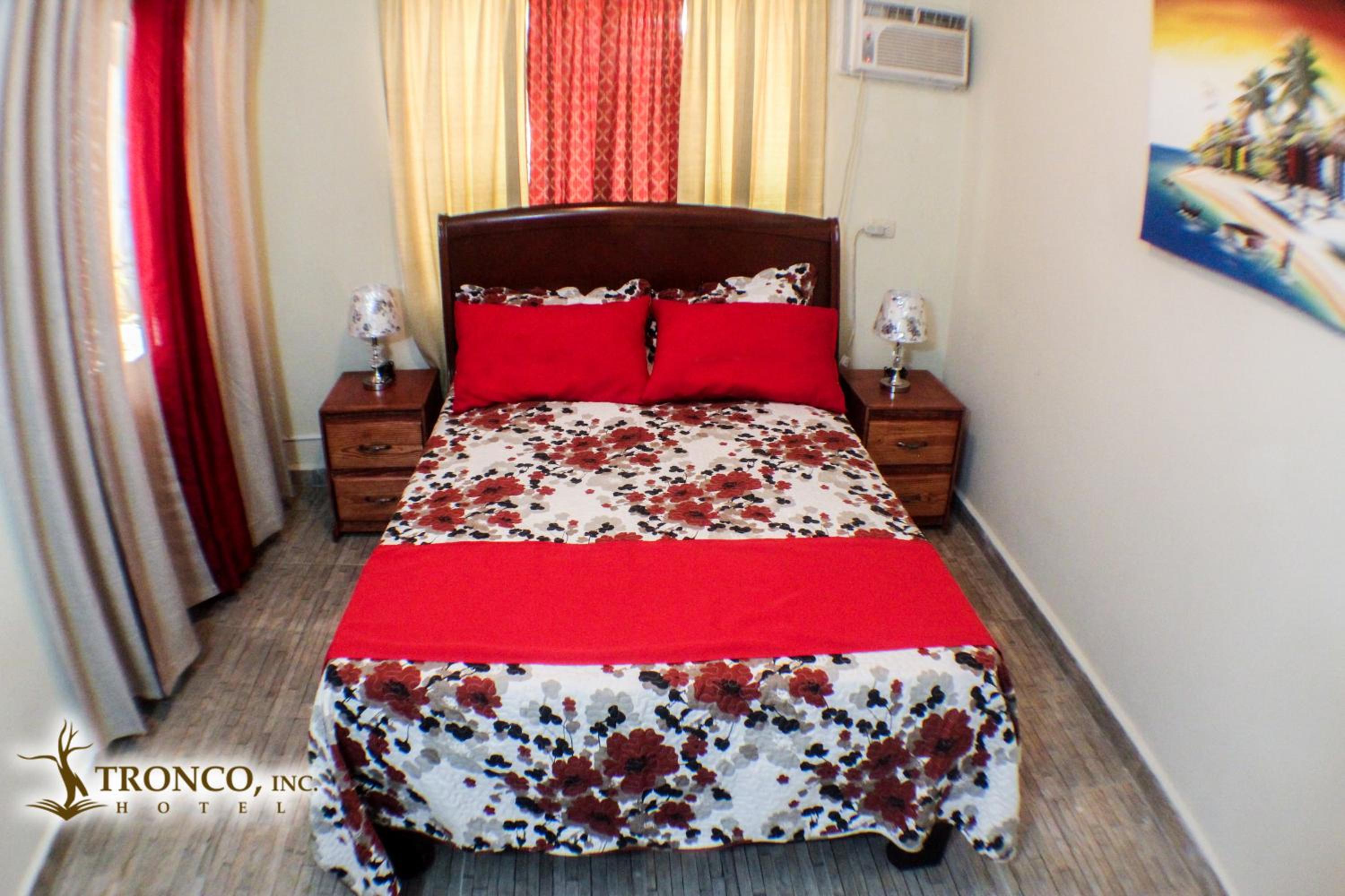 Hotel El Tronco Inc
