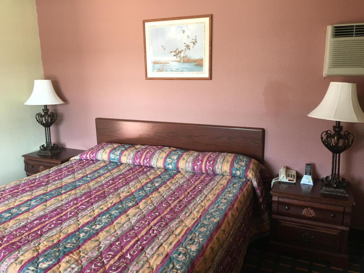 Marianna Vacations - Best Value Inn Motel Sandusky - Property Image 21