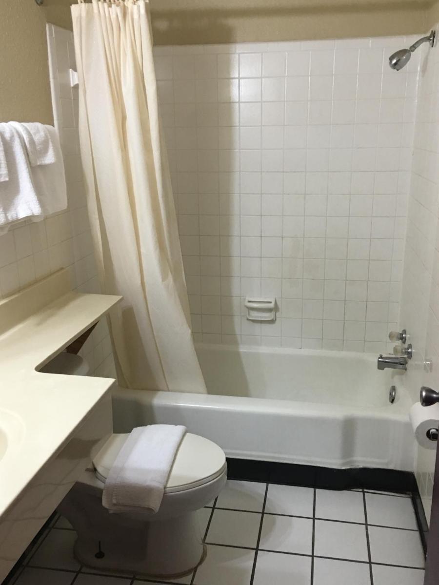 Marianna Vacations - Best Value Inn Motel Sandusky - Property Image 36