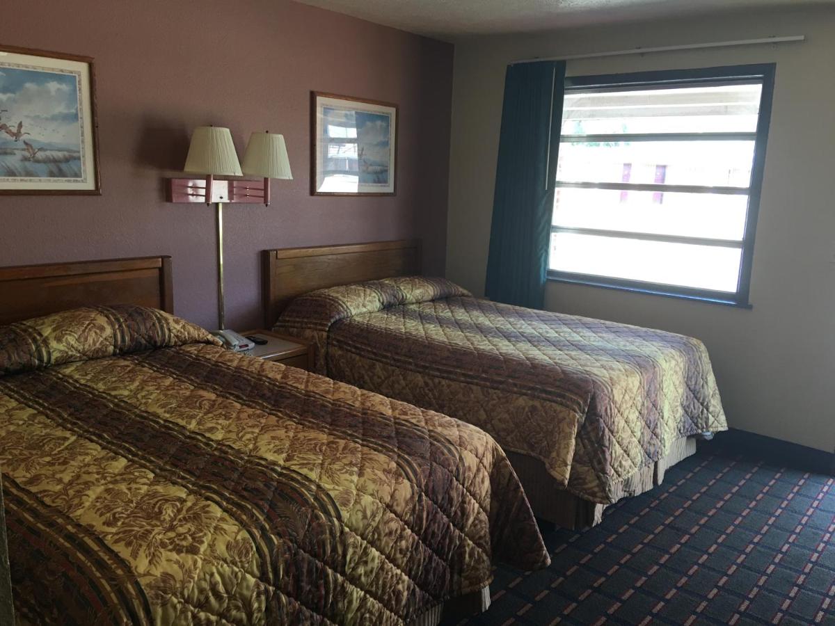 Marianna Vacations - Best Value Inn Motel Sandusky - Property Image 69