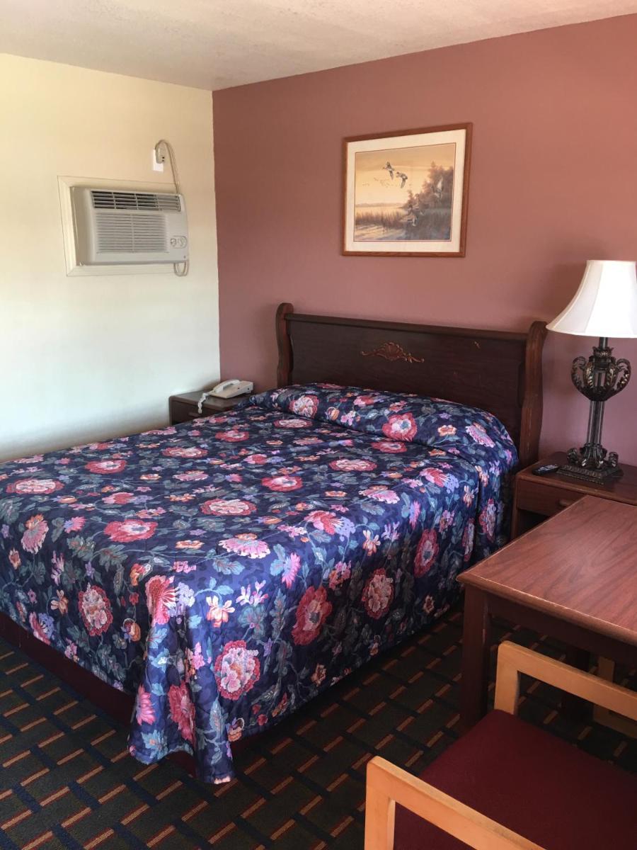 Marianna Vacations - Best Value Inn Motel Sandusky - Property Image 41