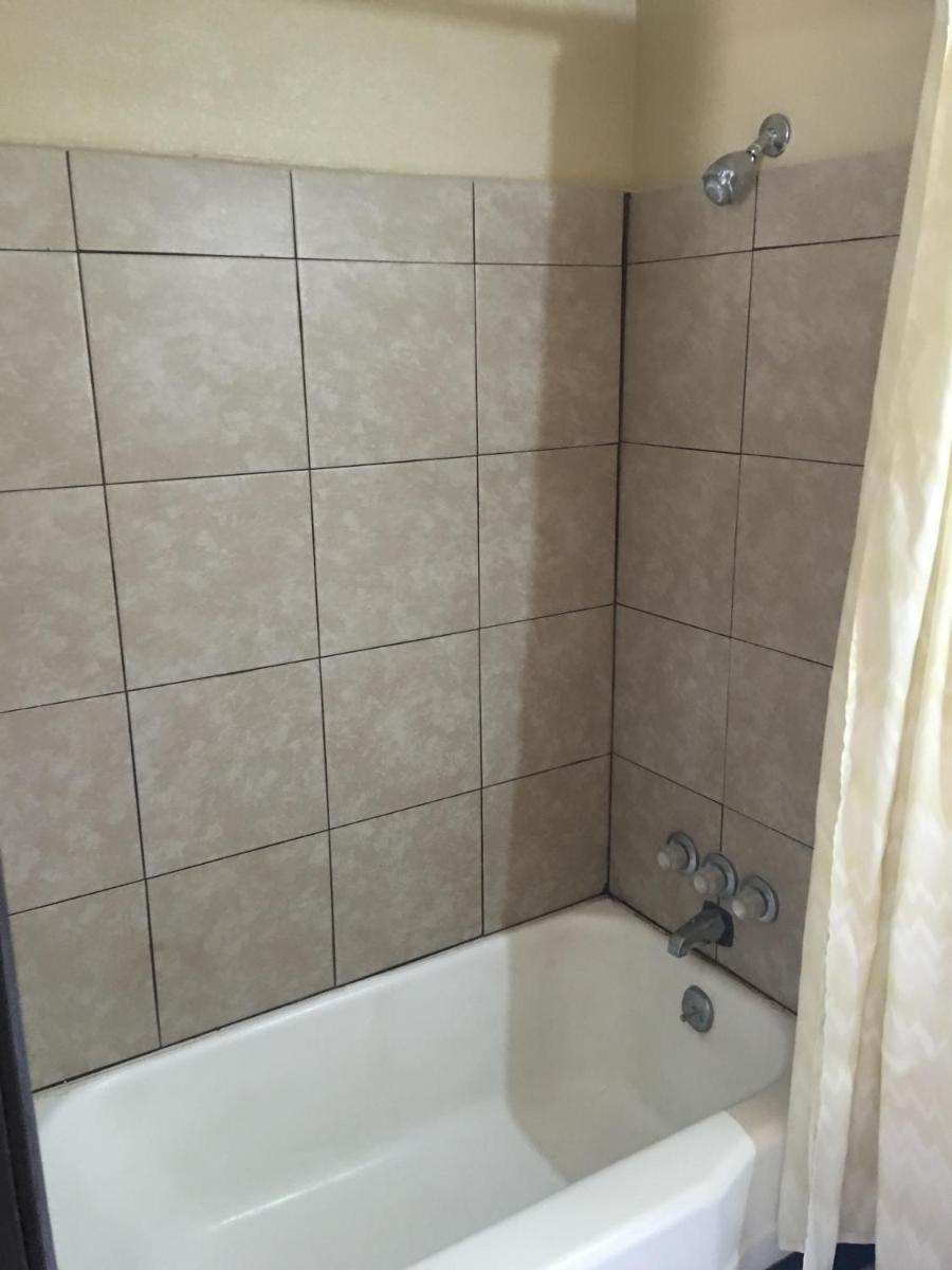 Marianna Vacations - Best Value Inn Motel Sandusky - Property Image 3