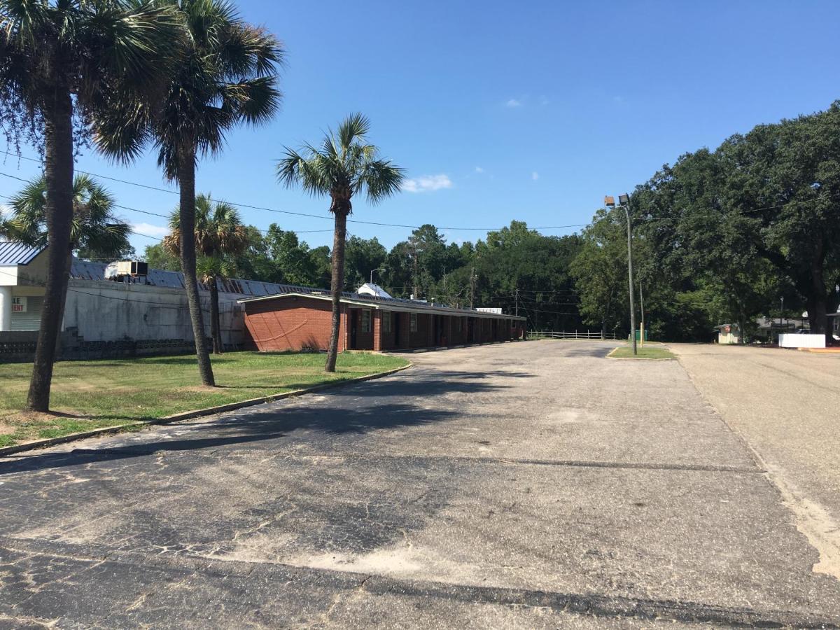 Marianna Vacations - Best Value Inn Motel Sandusky - Property Image 53