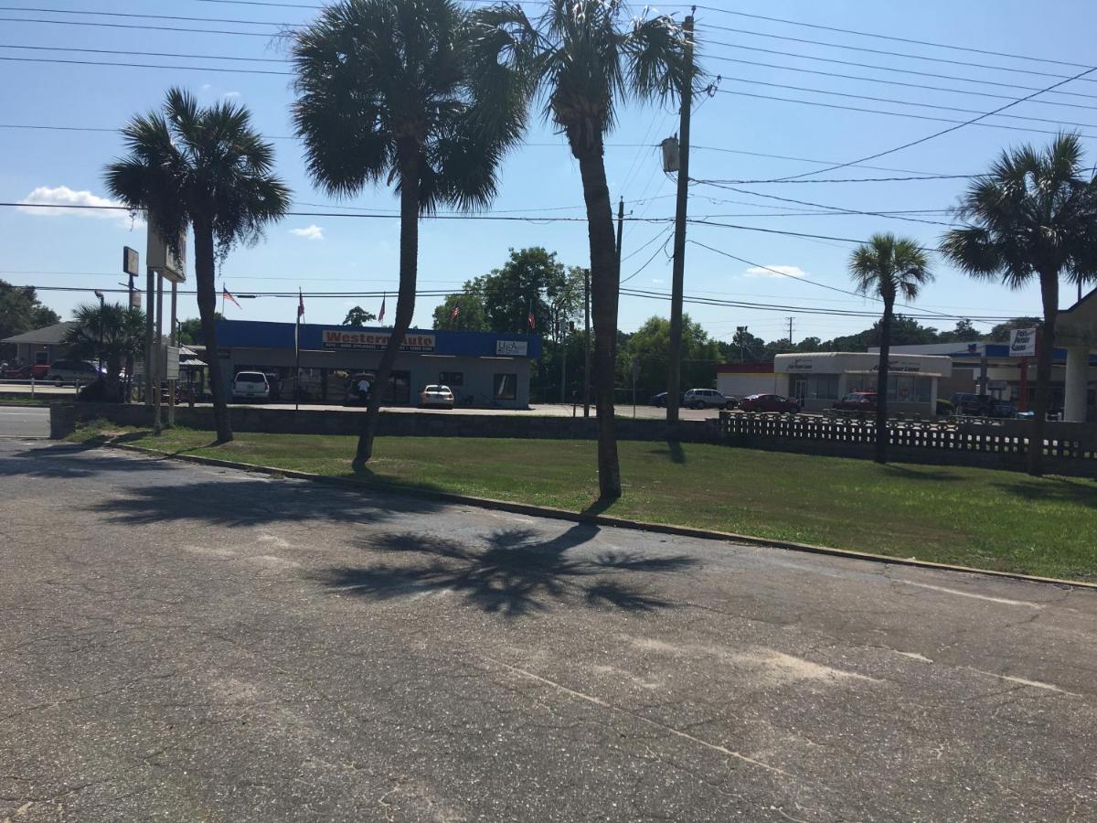 Marianna Vacations - Best Value Inn Motel Sandusky - Property Image 51