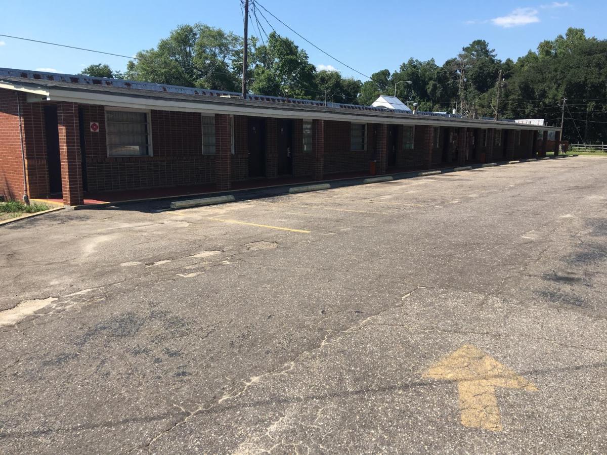 Marianna Vacations - Best Value Inn Motel Sandusky - Property Image 48