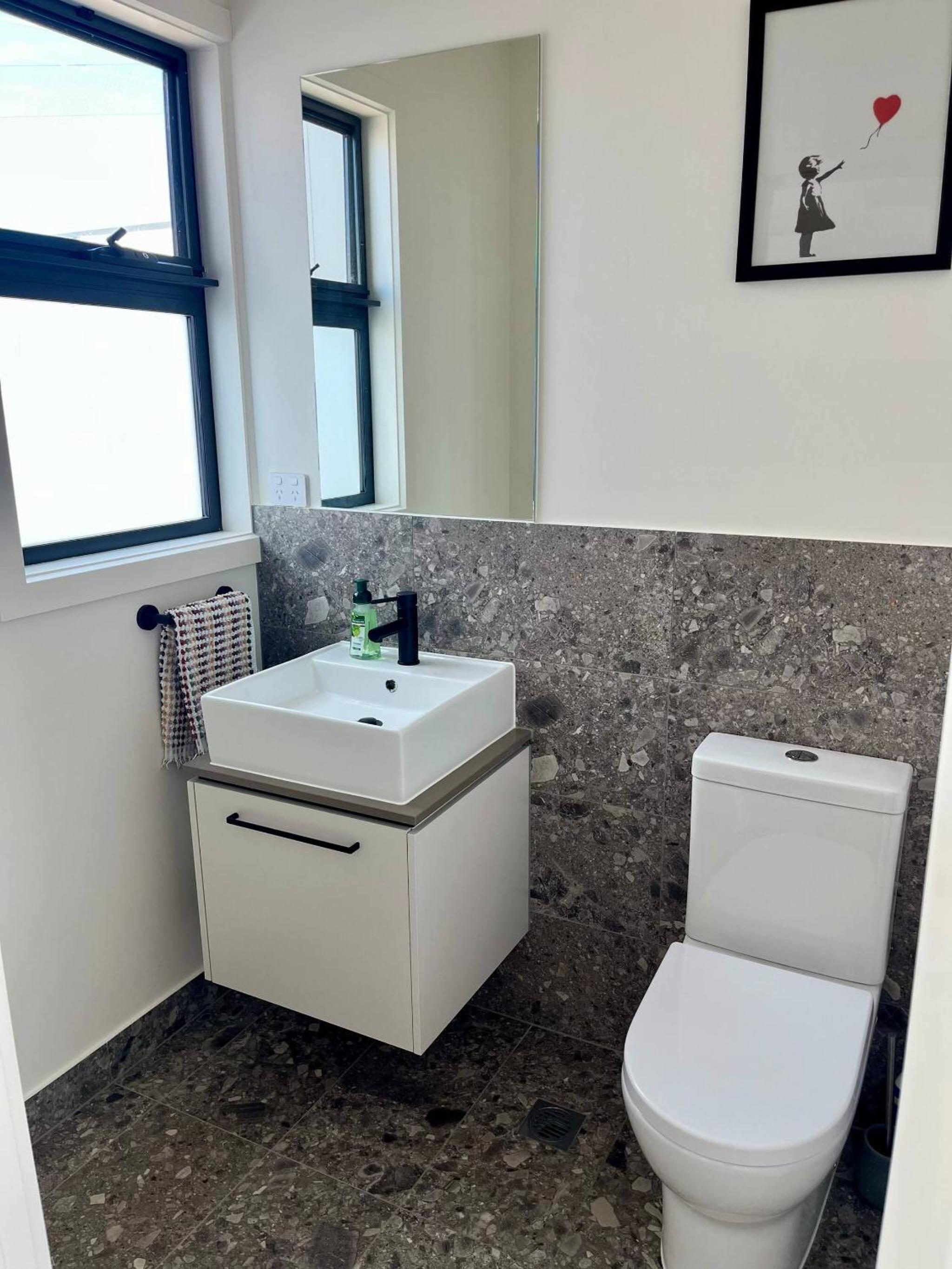 Modern Highton Hideaway Quiet Townhouse Comfort