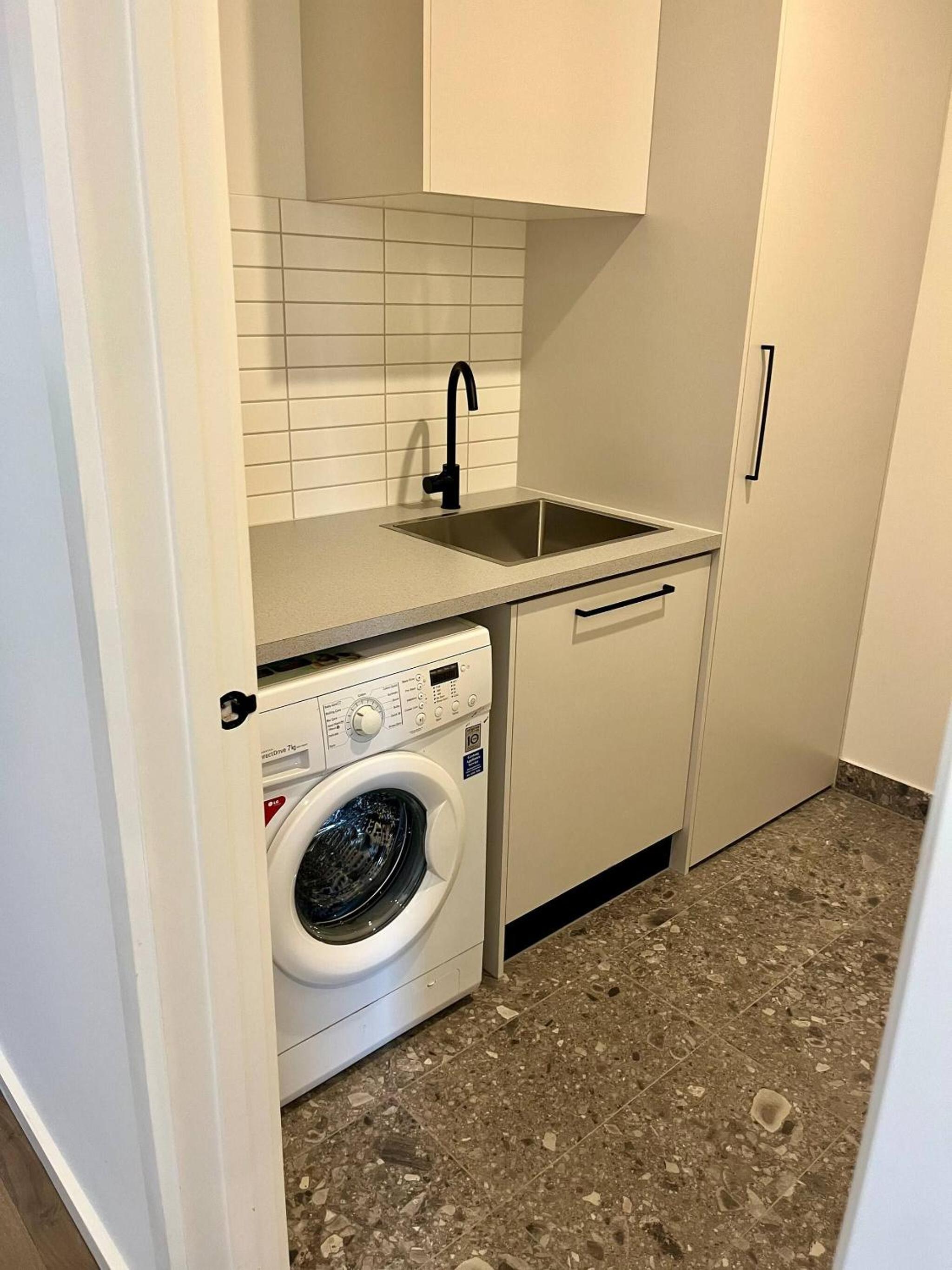 Modern Highton Hideaway Quiet Townhouse Comfort