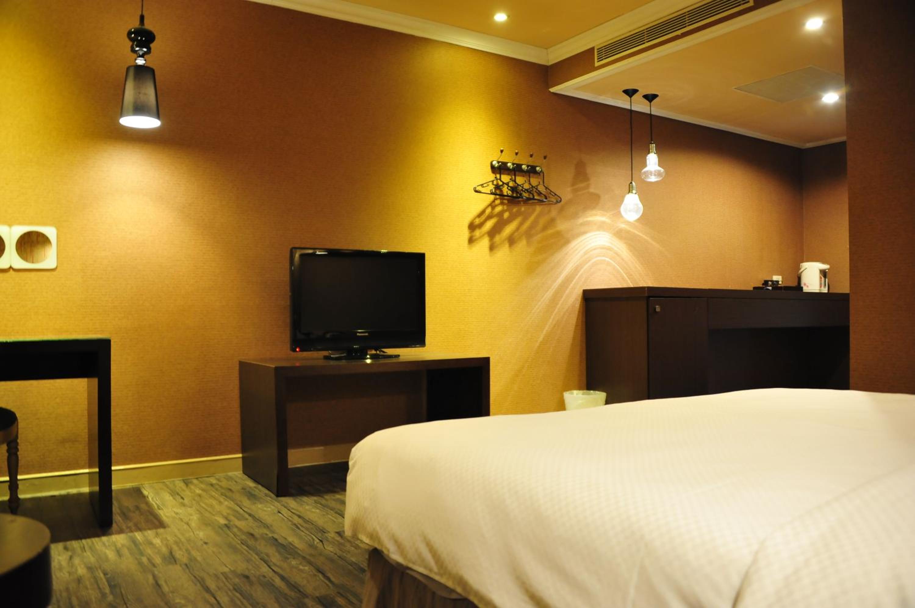 The Riverside Hotel & Motel