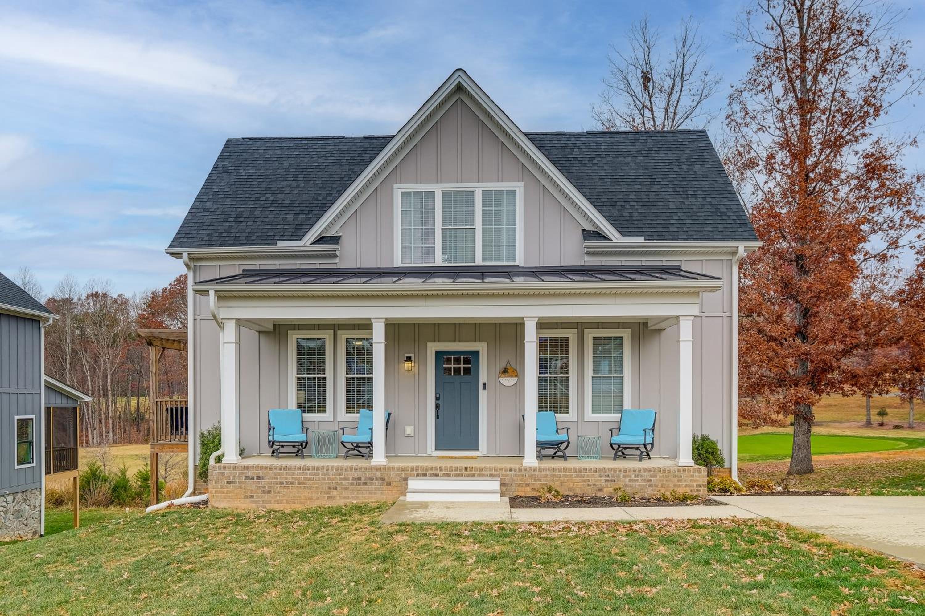 Getaway with Resort Perks at Smith Mountain Lake!