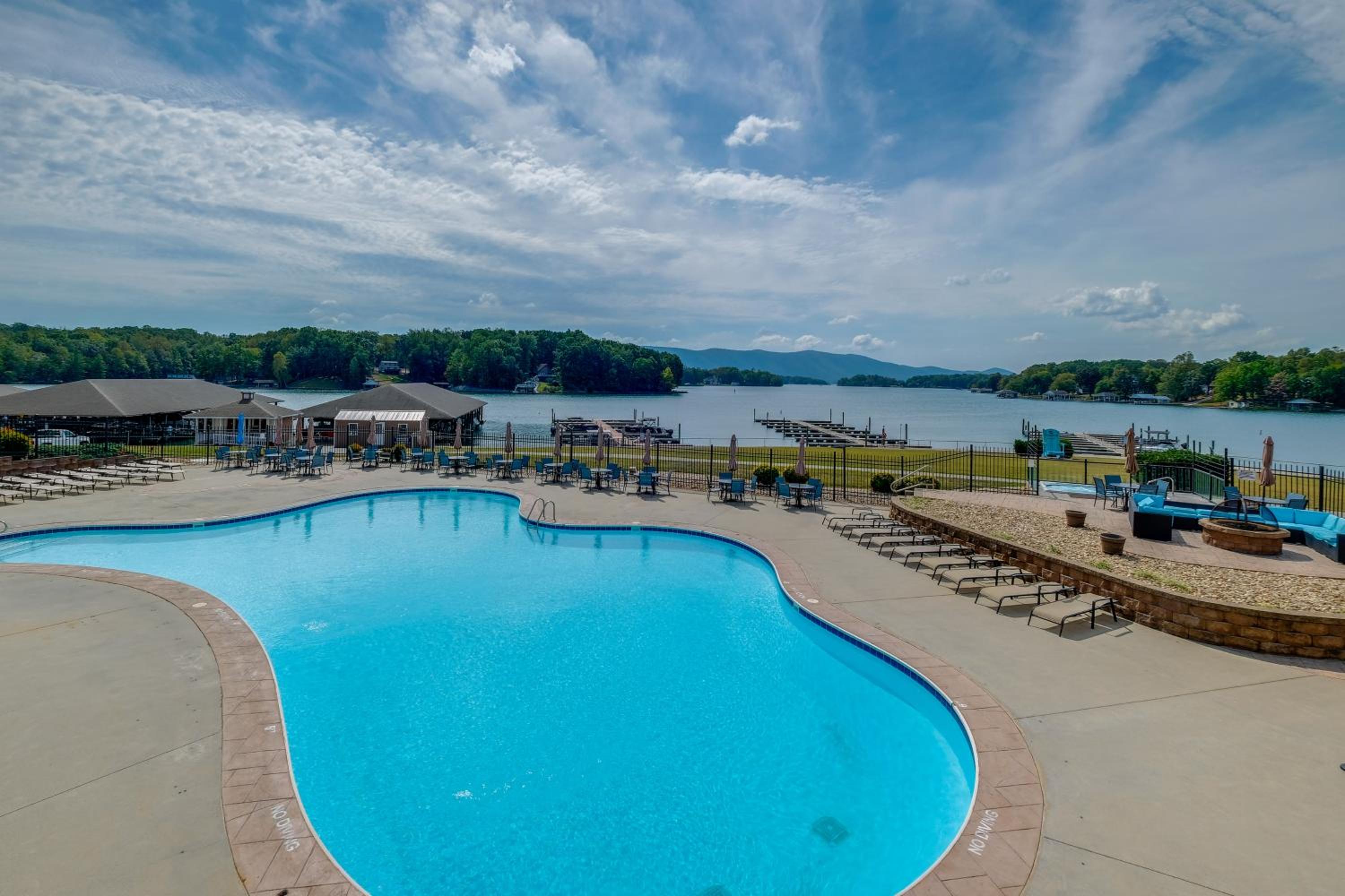Getaway with Resort Perks at Smith Mountain Lake!