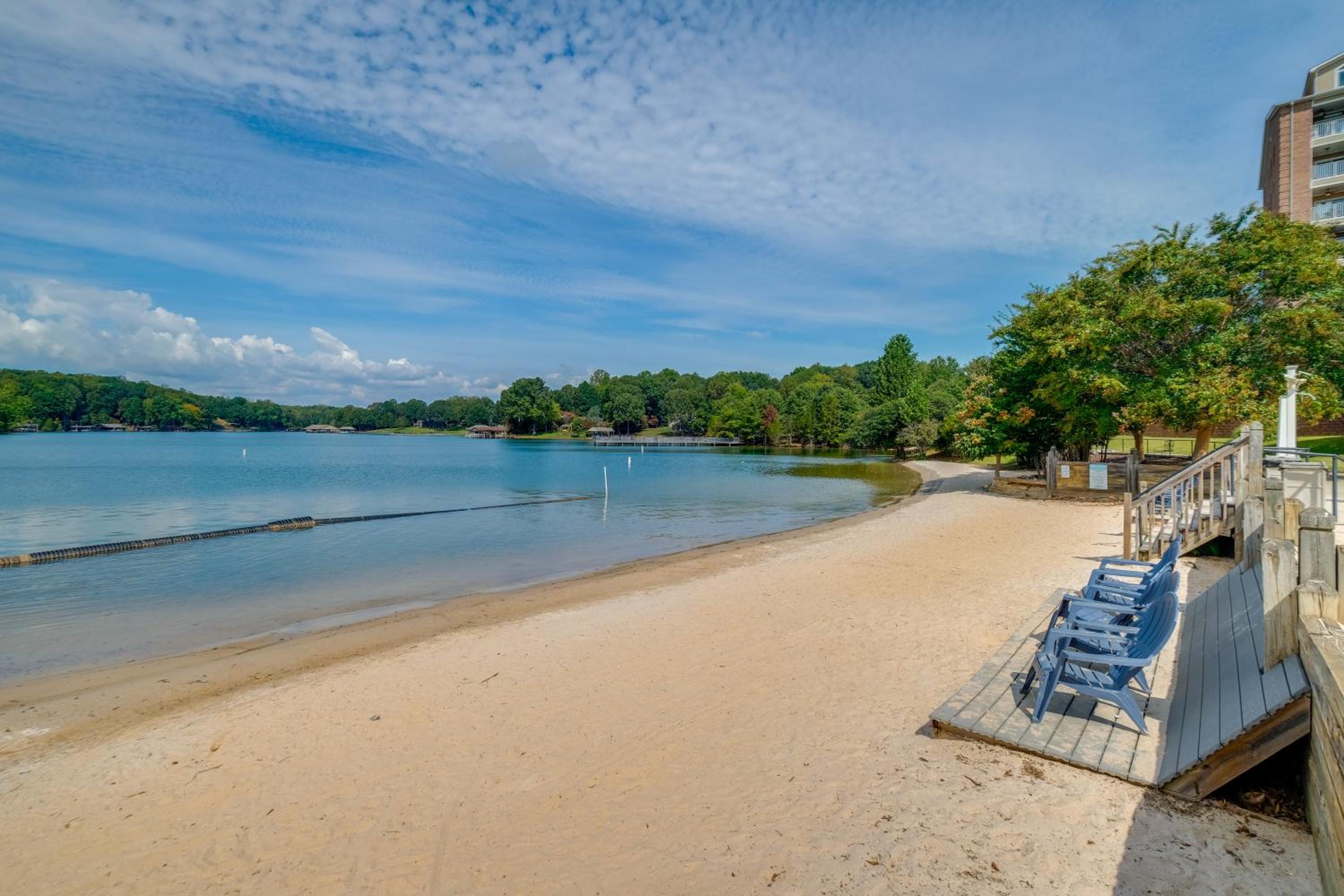 Getaway with Resort Perks at Smith Mountain Lake!